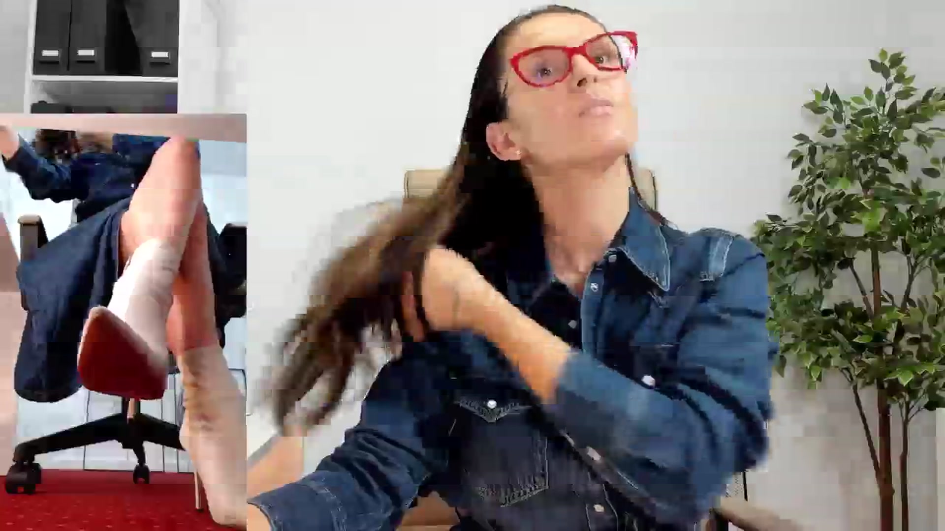 Gallery image thumbnail from LegswAttitude's myfreecams stream on, 11/06/2024, 12:58 image 11 of 20