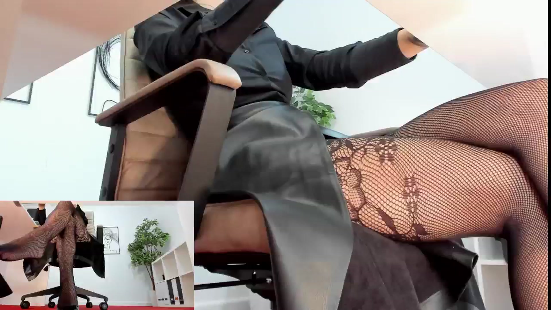 Gallery image thumbnail from LegswAttitude's myfreecams stream on, 11/15/2024, 14:15 image 8 of 20