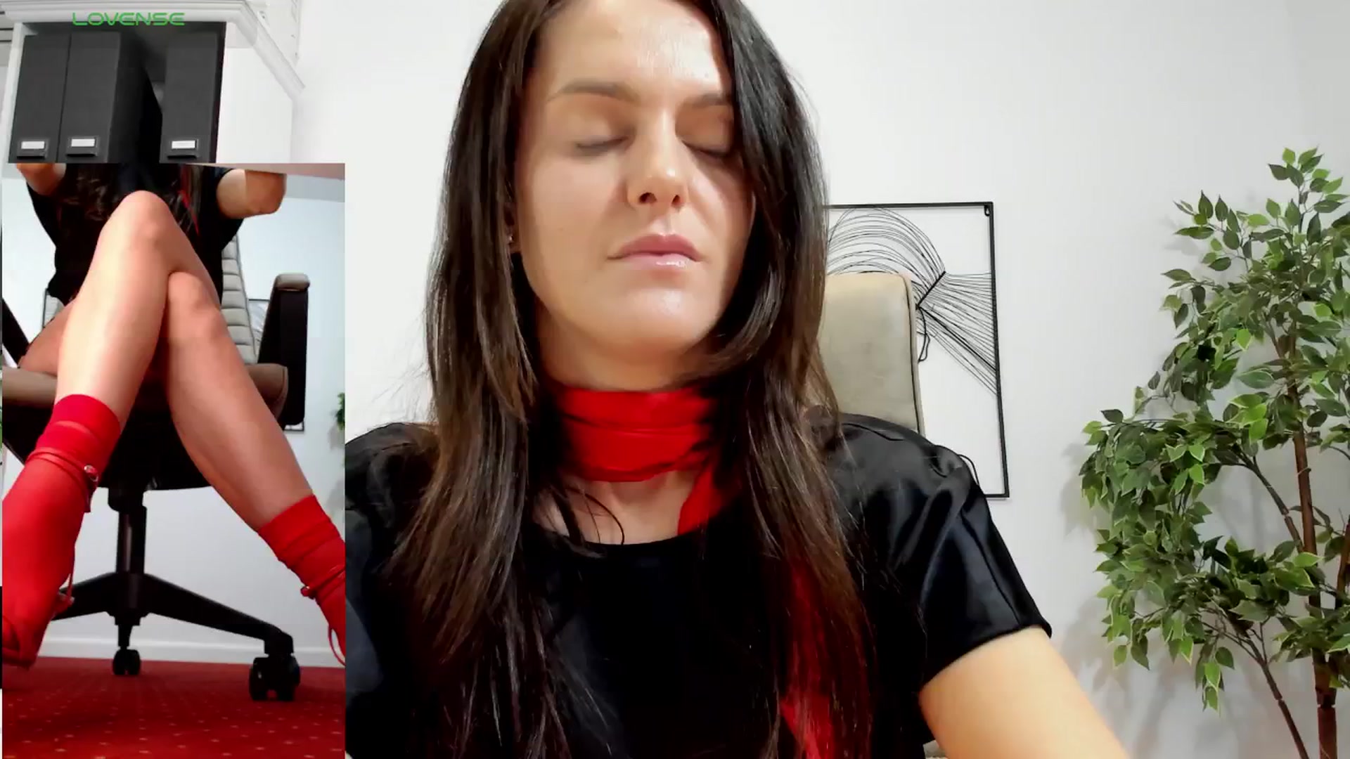 Gallery image thumbnail from LegswAttitude's myfreecams stream on, 12/06/2024, 15:11 image 12 of 20