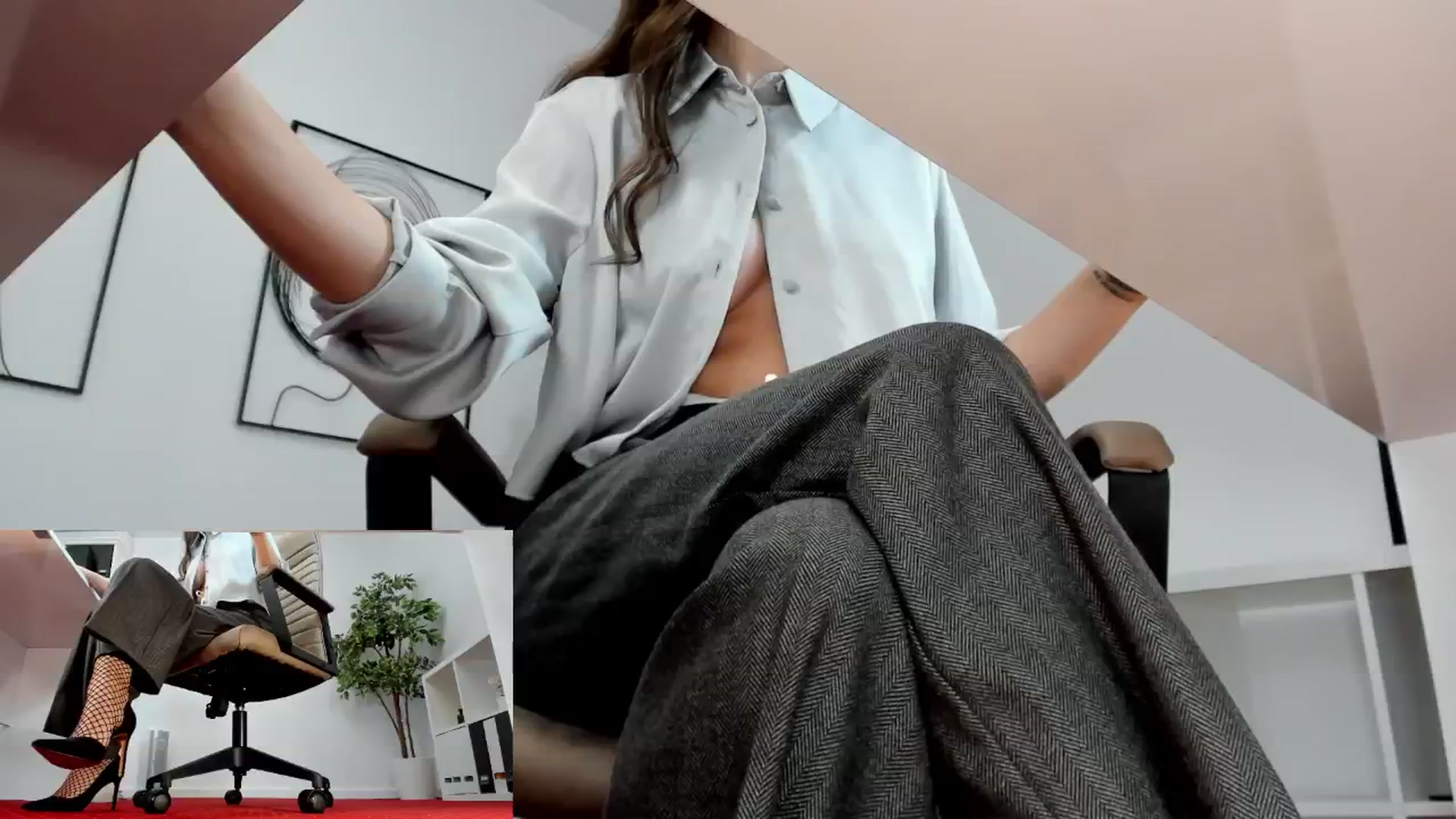 Gallery image thumbnail from LegswAttitude's myfreecams stream on, 12/12/2024, 15:02 image 10 of 20