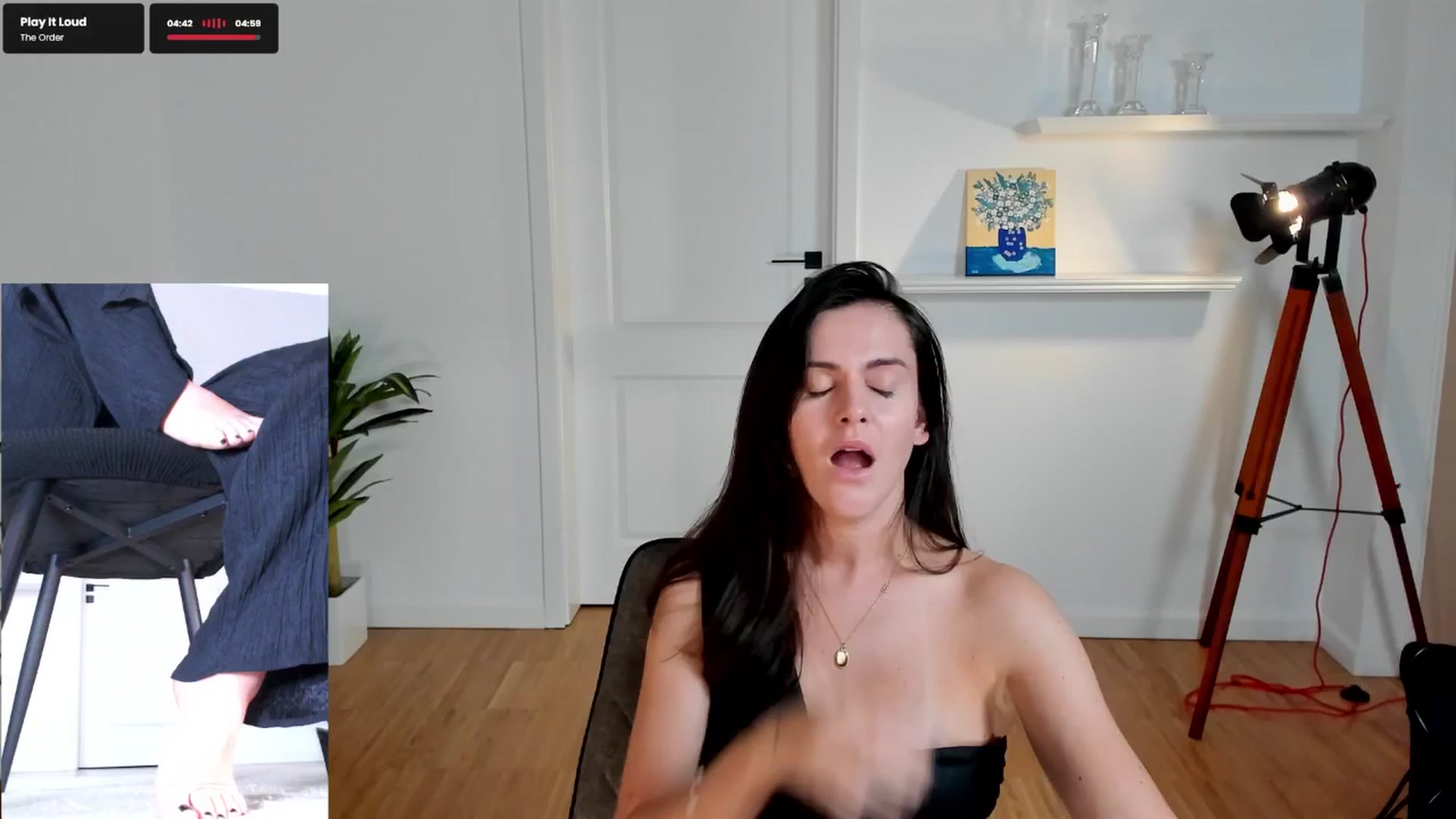 Gallery image thumbnail from LegswAttitude's myfreecams stream on, 03/23/2025, 18:30 image 16 of 20