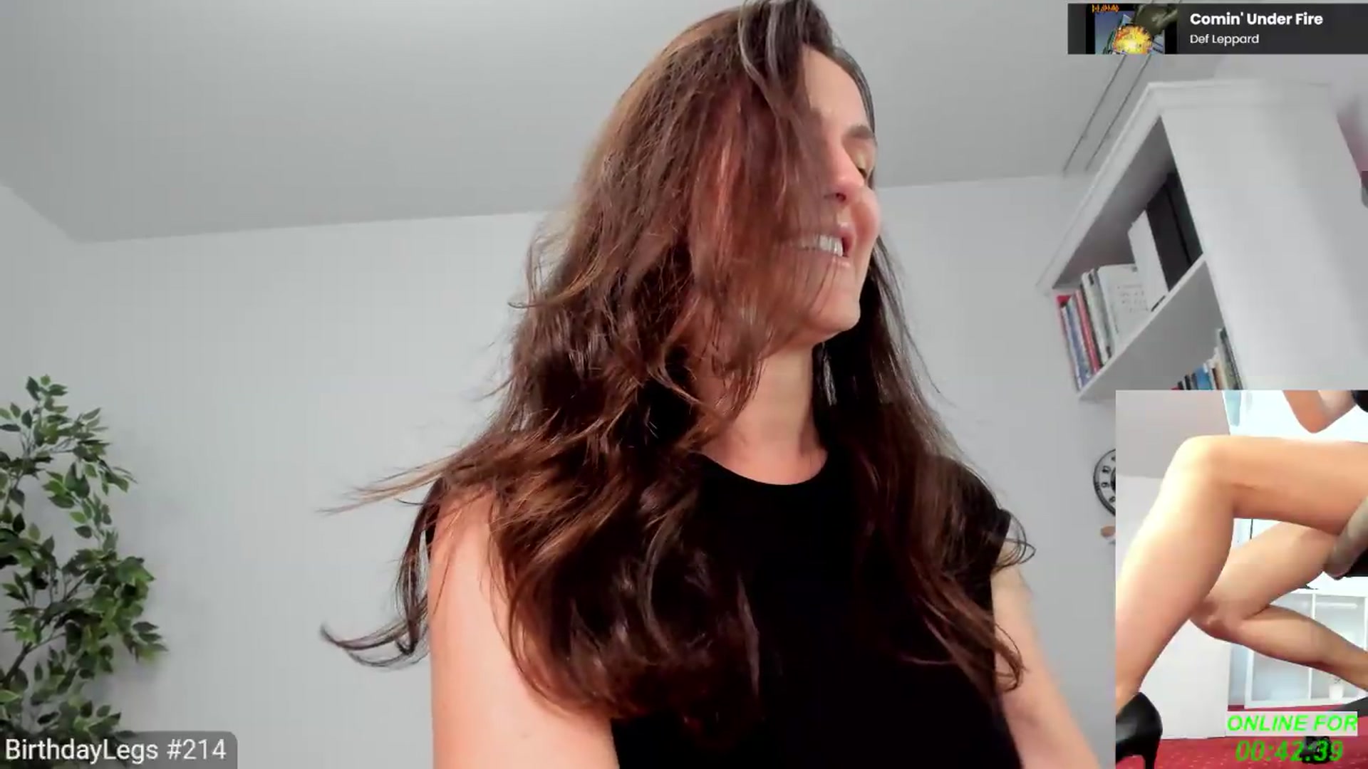 Gallery image thumbnail from LegswAttitude's myfreecams stream on, 06/02/2026, 13:49 image 11 of 20