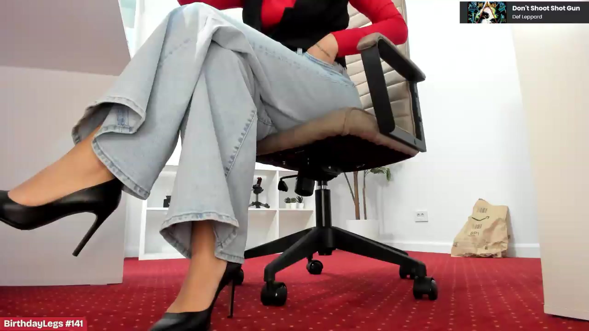 Gallery image thumbnail from LegswAttitude's myfreecams stream on, 06/03/2026, 15:57 image 5 of 20