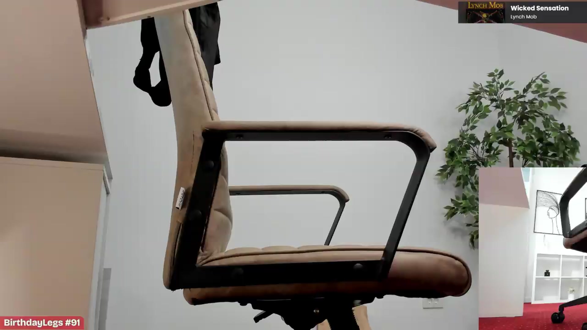 Gallery image thumbnail from LegswAttitude's myfreecams stream on, 06/03/2026, 15:57 image 18 of 20