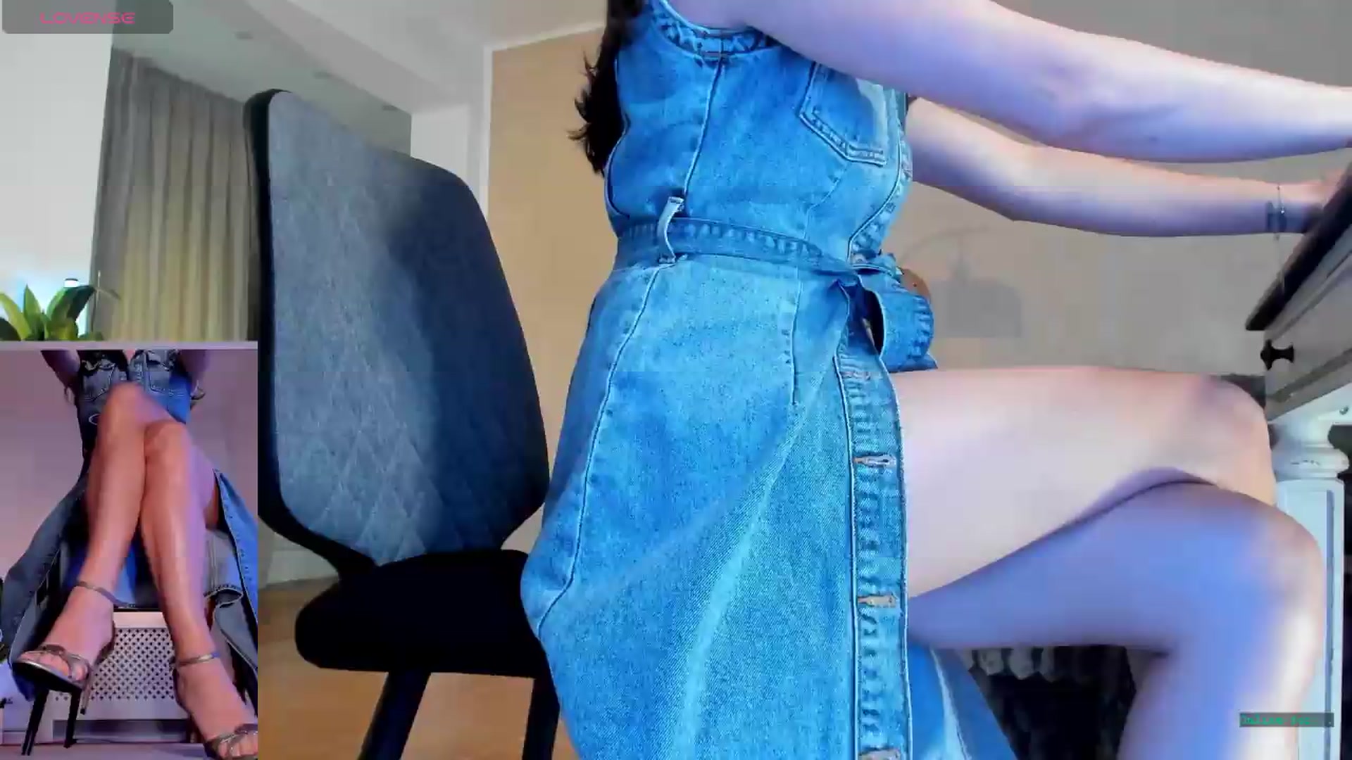 Gallery image thumbnail from LegswAttitude's myfreecams stream on, 06/04/2026, 16:37 image 4 of 20