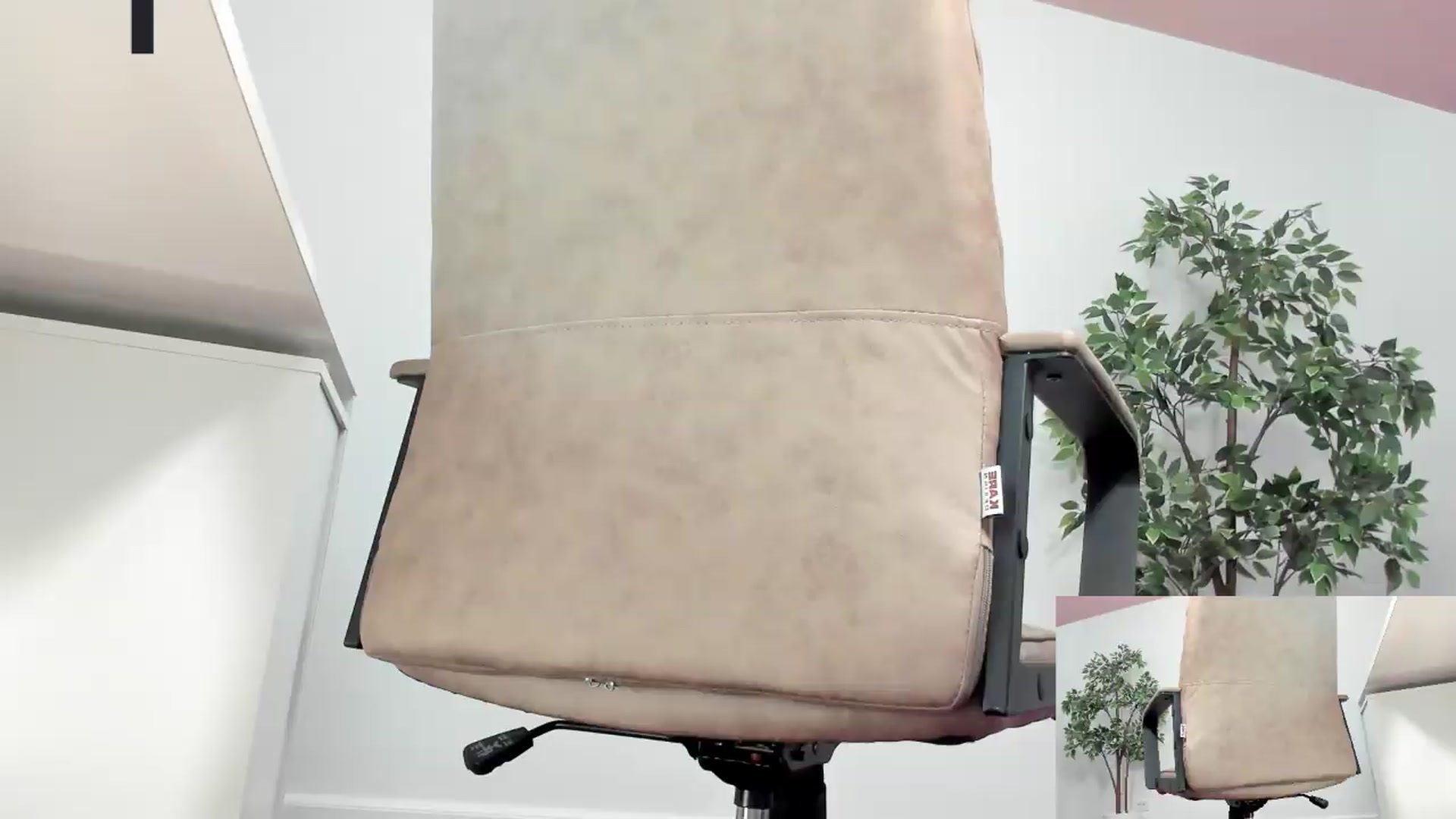 Gallery image thumbnail from LegswAttitude's myfreecams stream on, 07/29/2026, 15:29 image 11 of 20