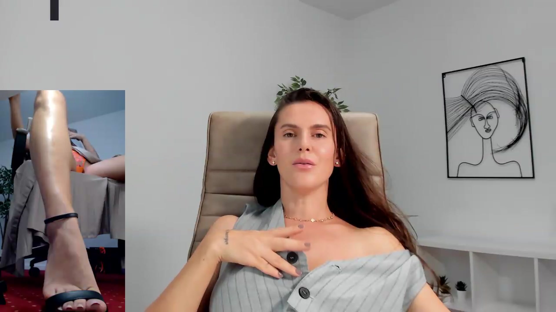 Gallery image thumbnail from LegswAttitude's myfreecams stream on, 08/07/2026, 15:36 image 15 of 20