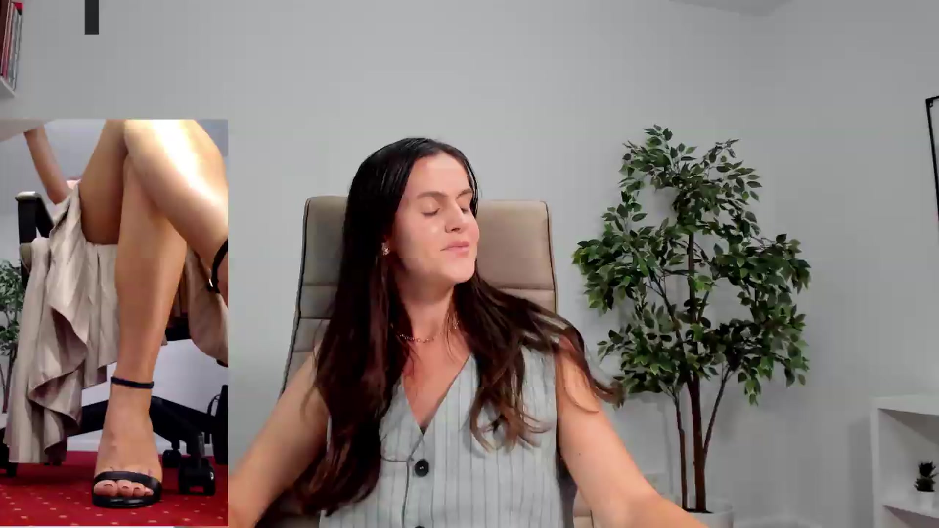 Gallery image thumbnail from LegswAttitude's myfreecams stream on, 08/07/2026, 15:36 image 1 of 20