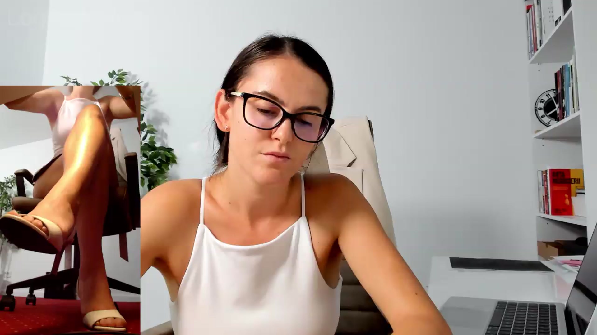 Gallery image thumbnail from LegswAttitude's myfreecams stream on, 09/08/2026, 16:56 image 5 of 20