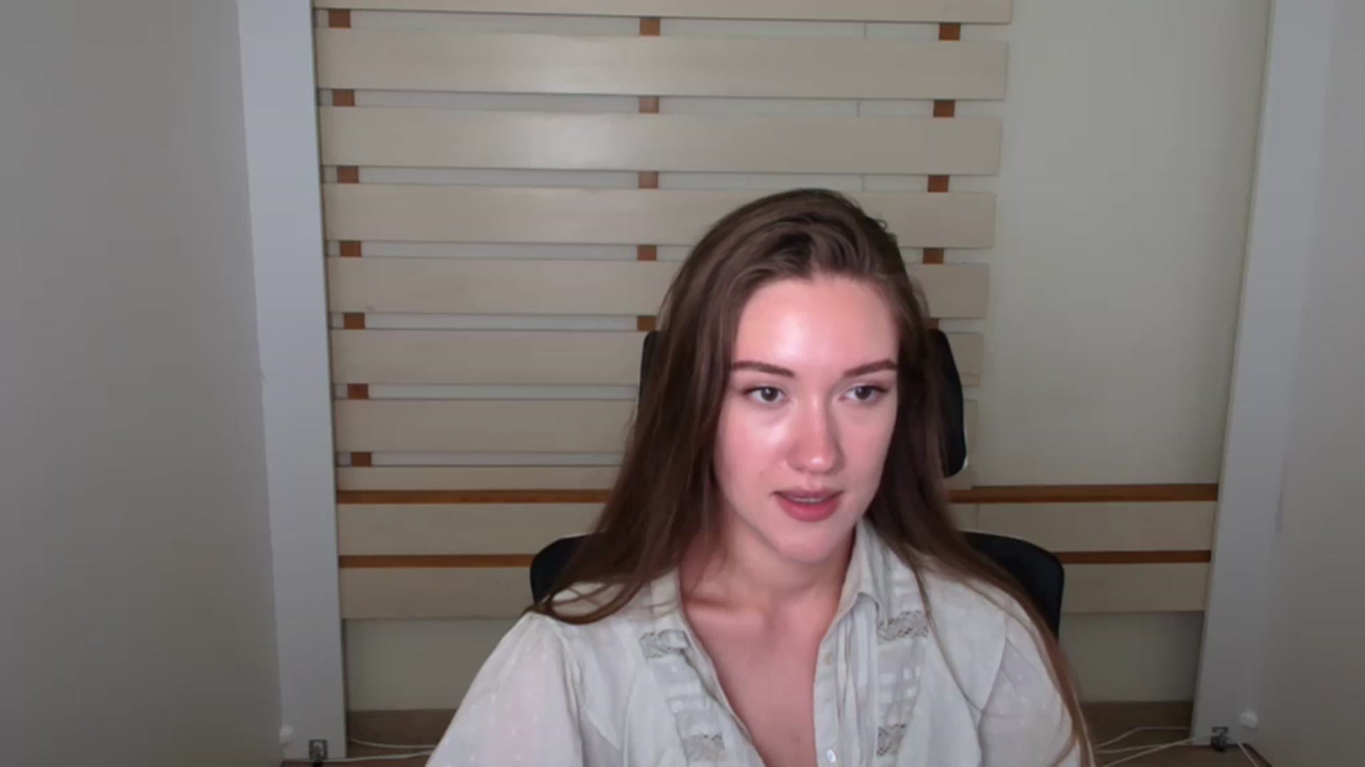 Gallery image thumbnail from Leia_Sweet's myfreecams stream on, 08/03/2023, 15:00 image 4 of 20