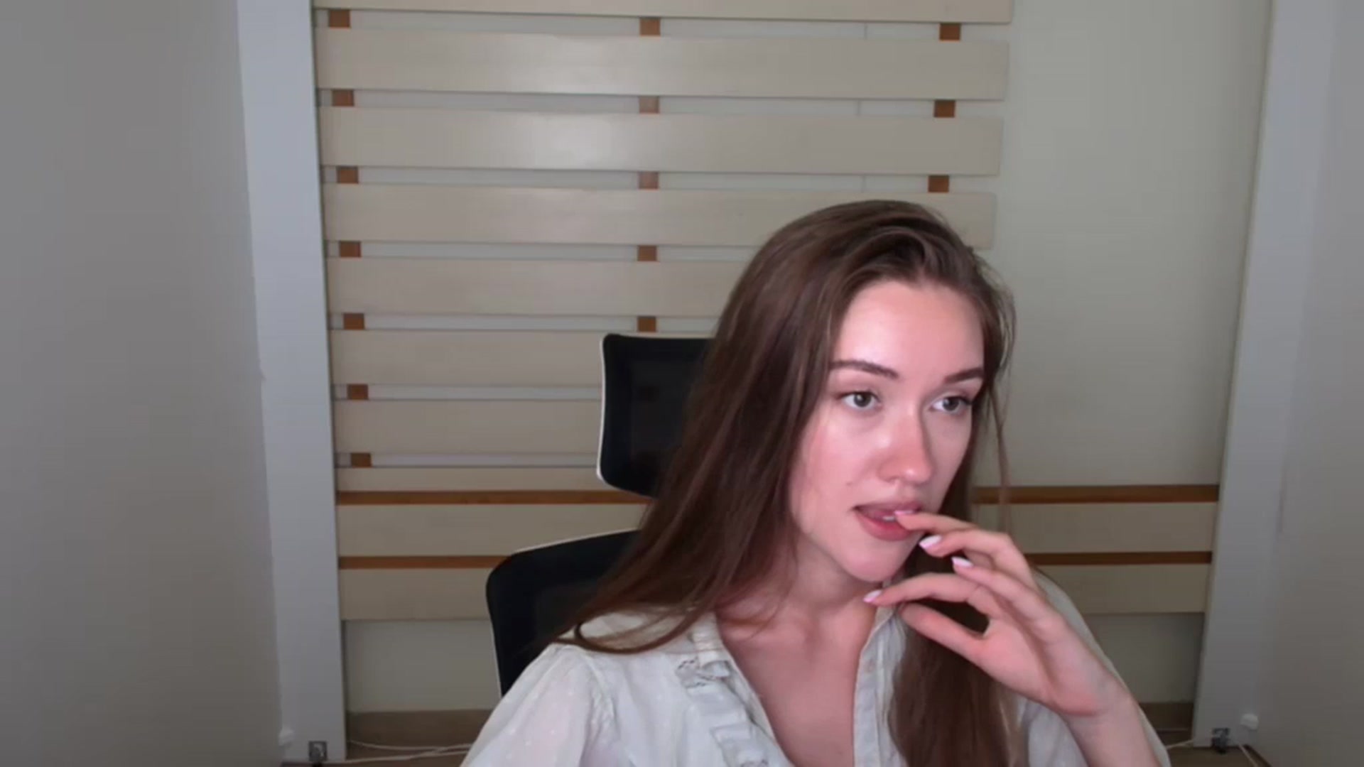 Gallery image thumbnail from Leia_Sweet's myfreecams stream on, 08/03/2023, 15:00 image 9 of 20