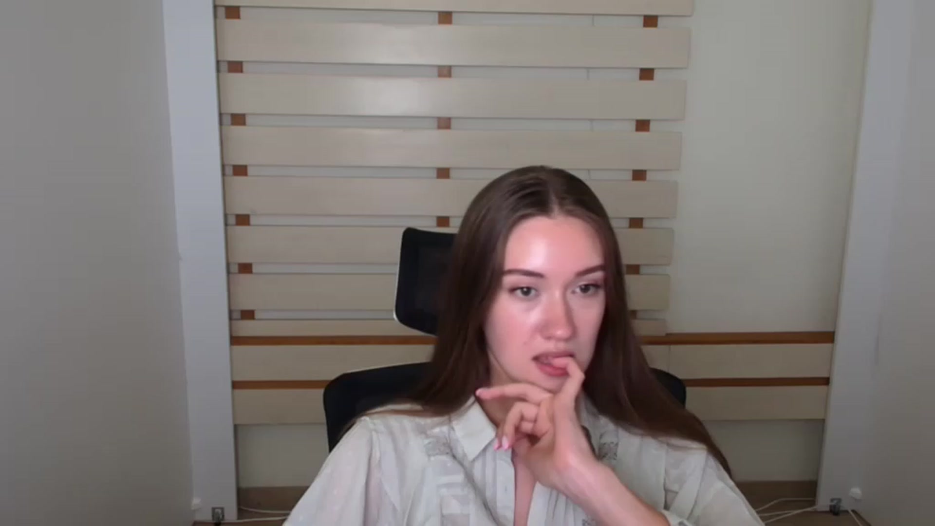 Gallery image thumbnail from Leia_Sweet's myfreecams stream on, 08/03/2023, 16:43 image 3 of 20