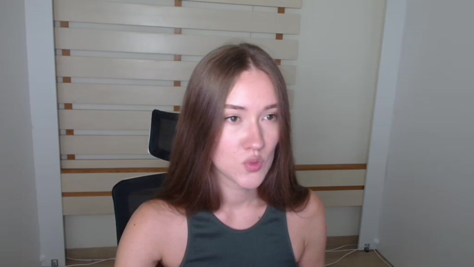 Gallery image thumbnail from Leia_Sweet's myfreecams stream on, 08/13/2023, 12:19 image 16 of 20