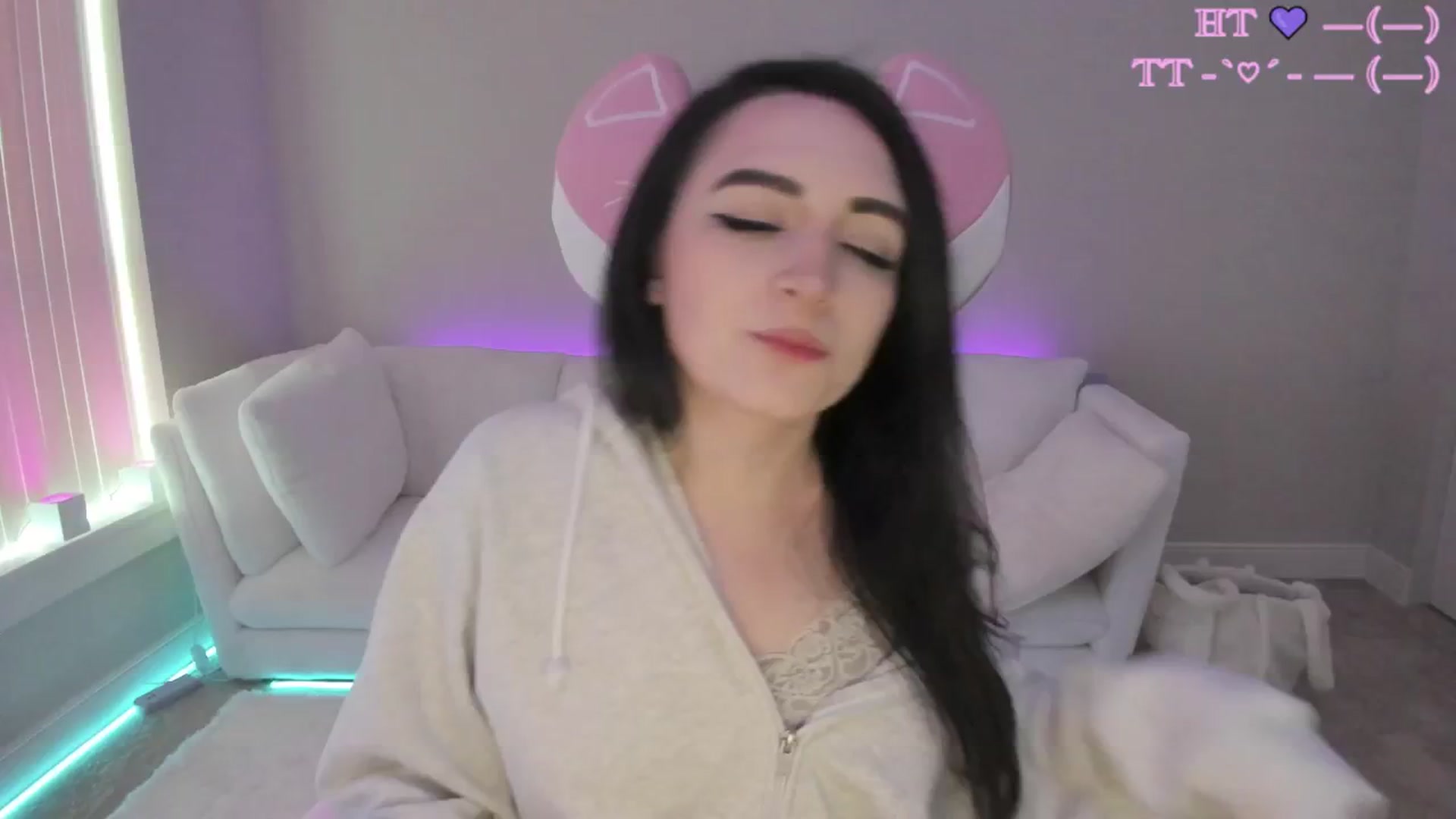 Gallery image thumbnail from LeighlaLove's myfreecams stream on, 05/10/2025, 17:23 image 6 of 20
