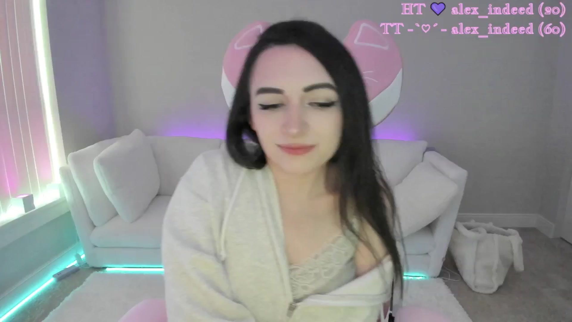 Gallery image thumbnail from LeighlaLove's myfreecams stream on, 05/10/2025, 17:23 image 16 of 20