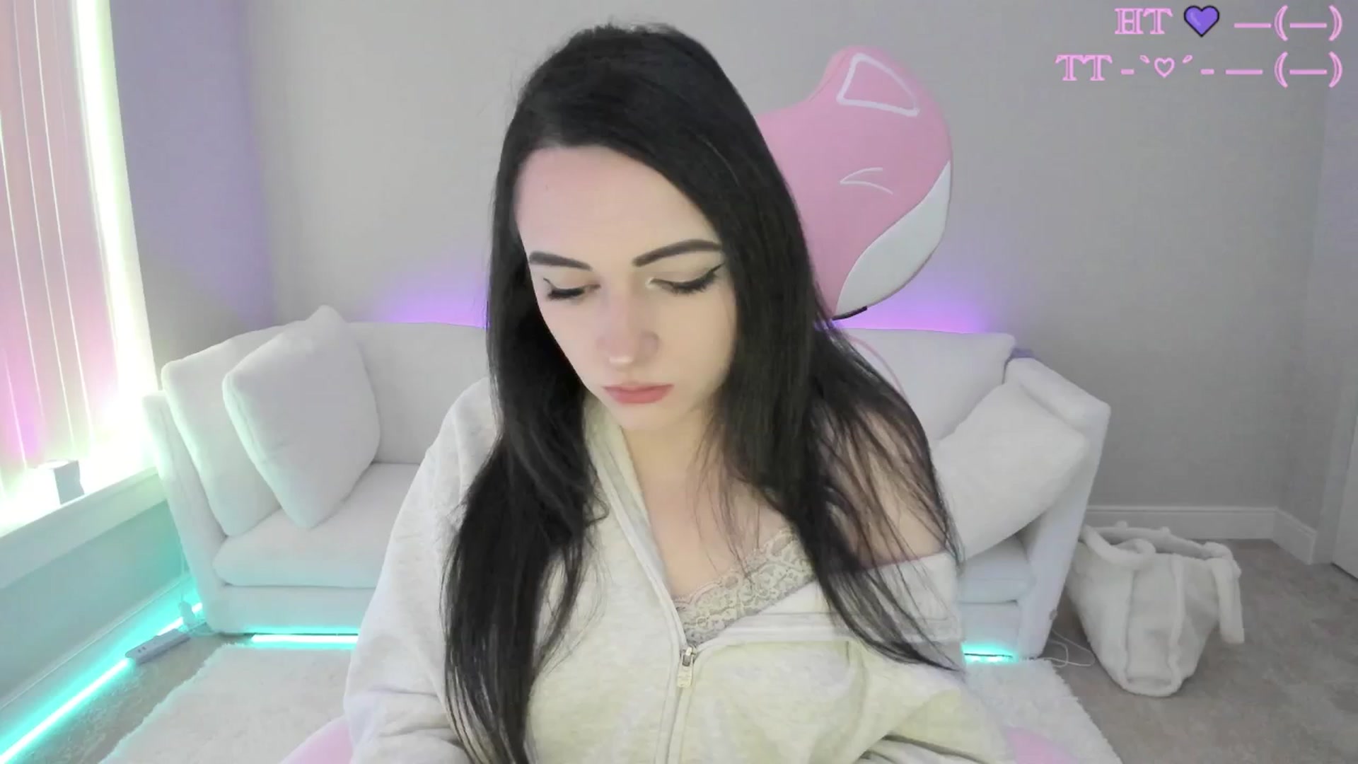 Gallery image thumbnail from LeighlaLove's myfreecams stream on, 05/10/2025, 17:23 image 1 of 20