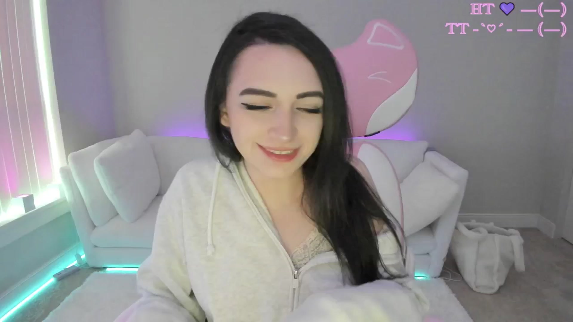 Gallery image thumbnail from LeighlaLove's myfreecams stream on, 05/10/2025, 17:23 image 4 of 20