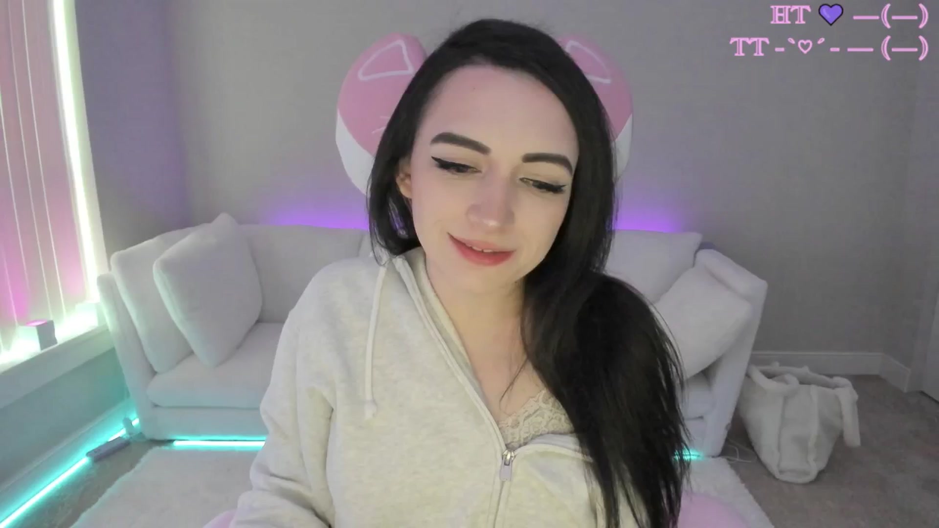 Gallery image thumbnail from LeighlaLove's myfreecams stream on, 05/10/2025, 17:23 image 3 of 20