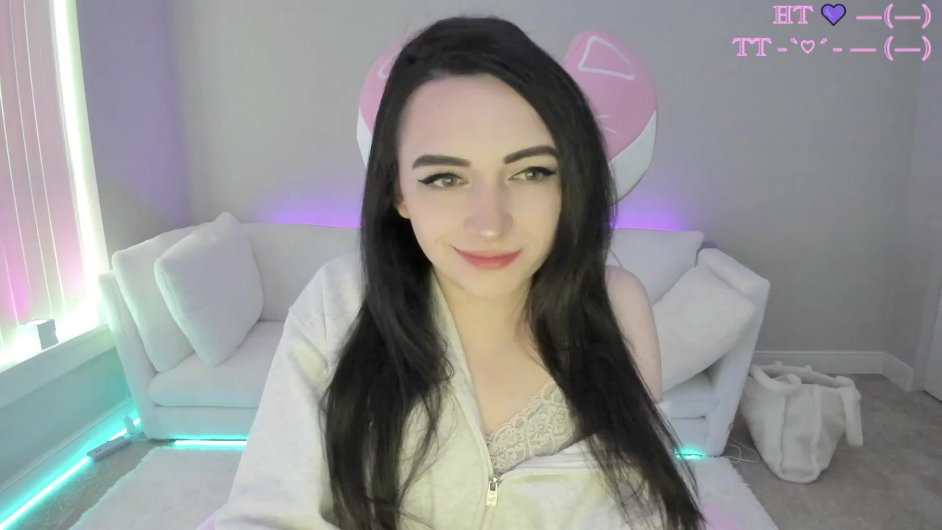 Gallery image thumbnail from LeighlaLove's myfreecams stream on, 05/10/2025, 17:23 image 2 of 20