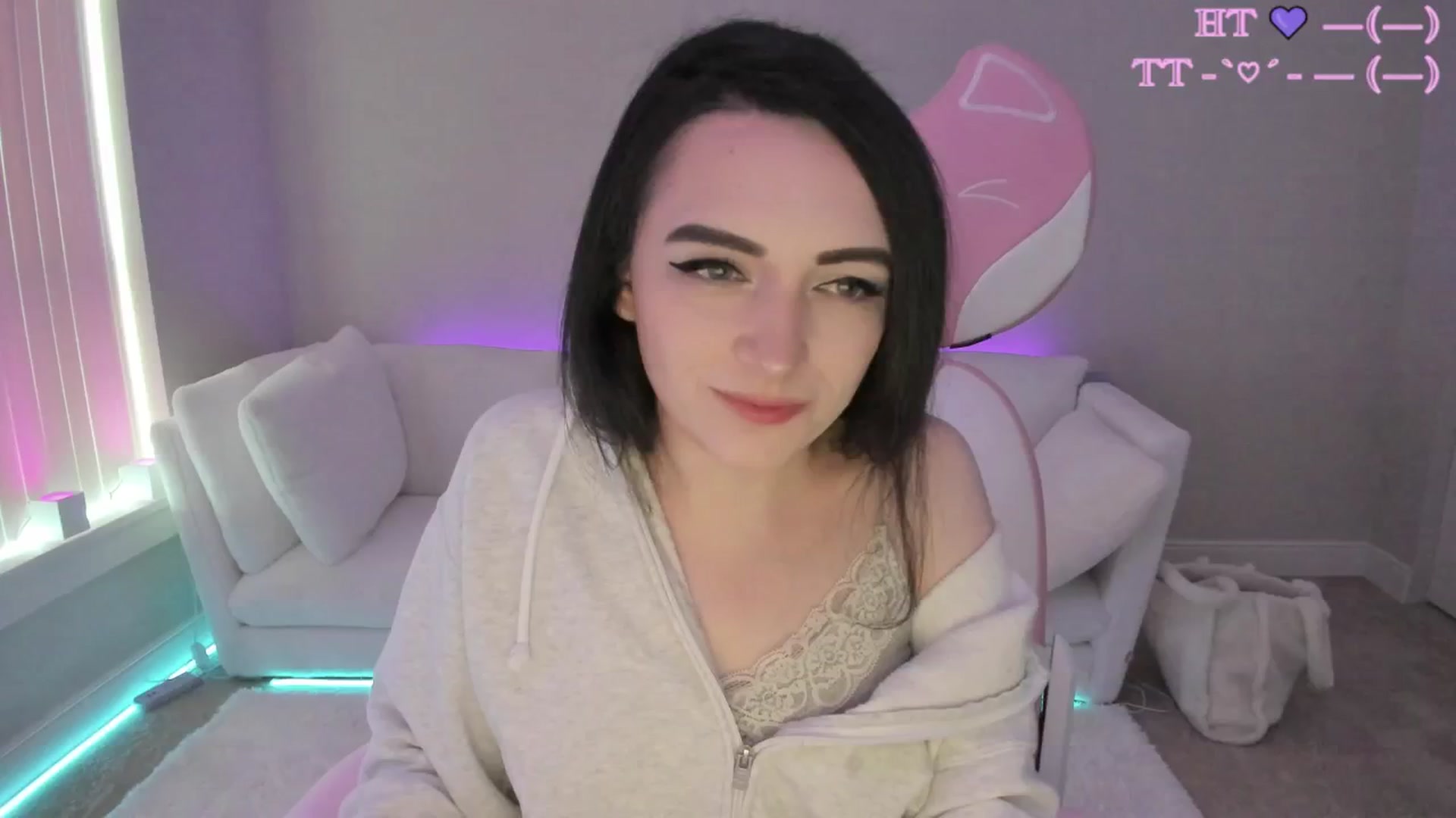 Gallery image thumbnail from LeighlaLove's myfreecams stream on, 05/10/2025, 17:23 image 8 of 20