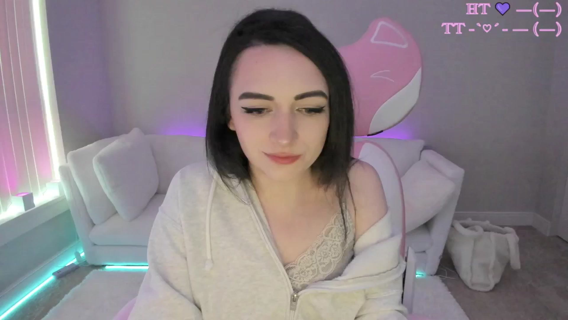 Gallery image thumbnail from LeighlaLove's myfreecams stream on, 05/10/2025, 17:23 image 9 of 20