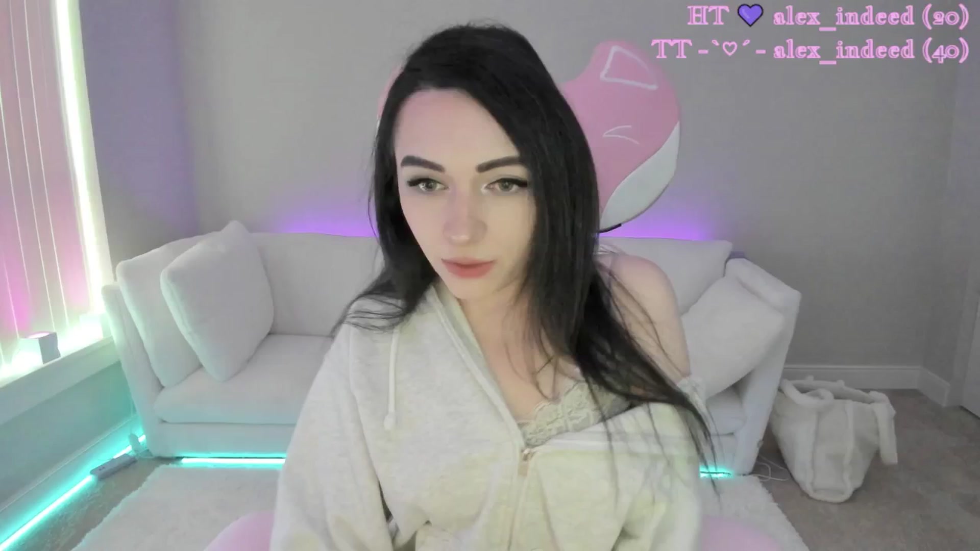 Gallery image thumbnail from LeighlaLove's myfreecams stream on, 05/10/2025, 17:23 image 14 of 20
