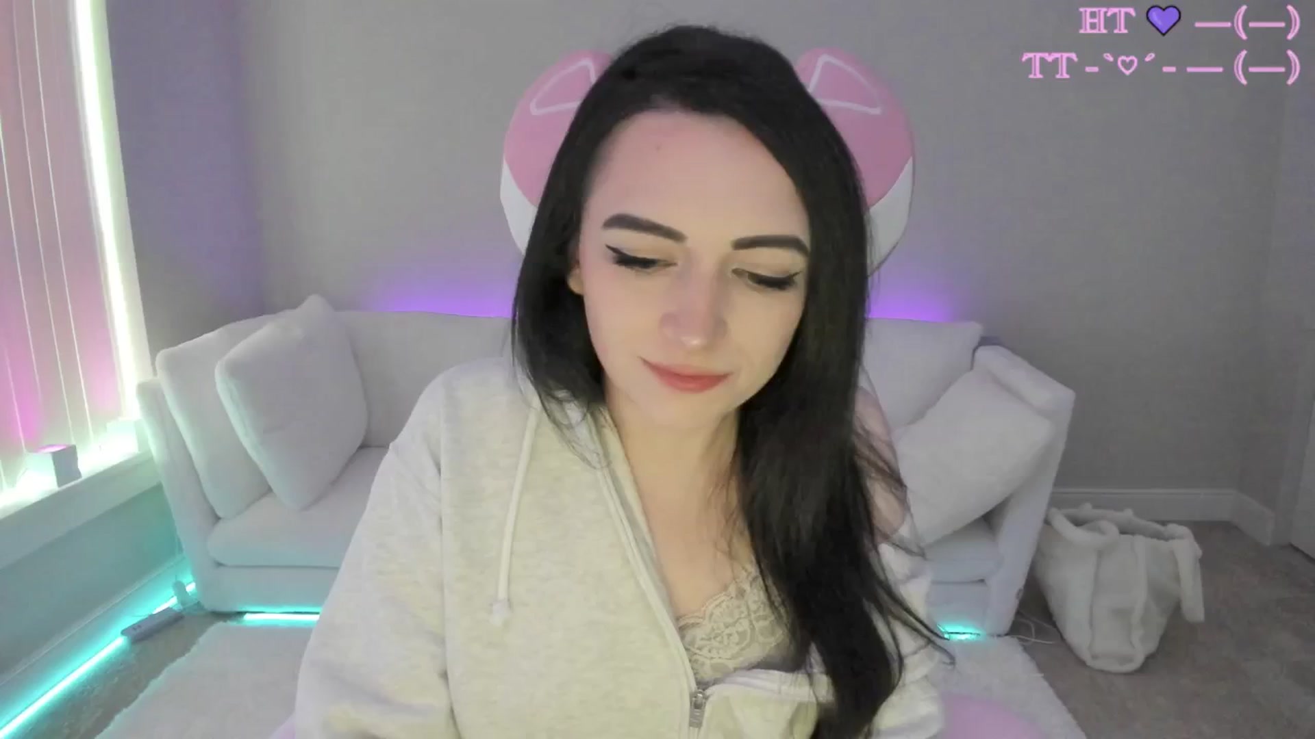Gallery image thumbnail from LeighlaLove's myfreecams stream on, 05/10/2025, 17:23 image 7 of 20