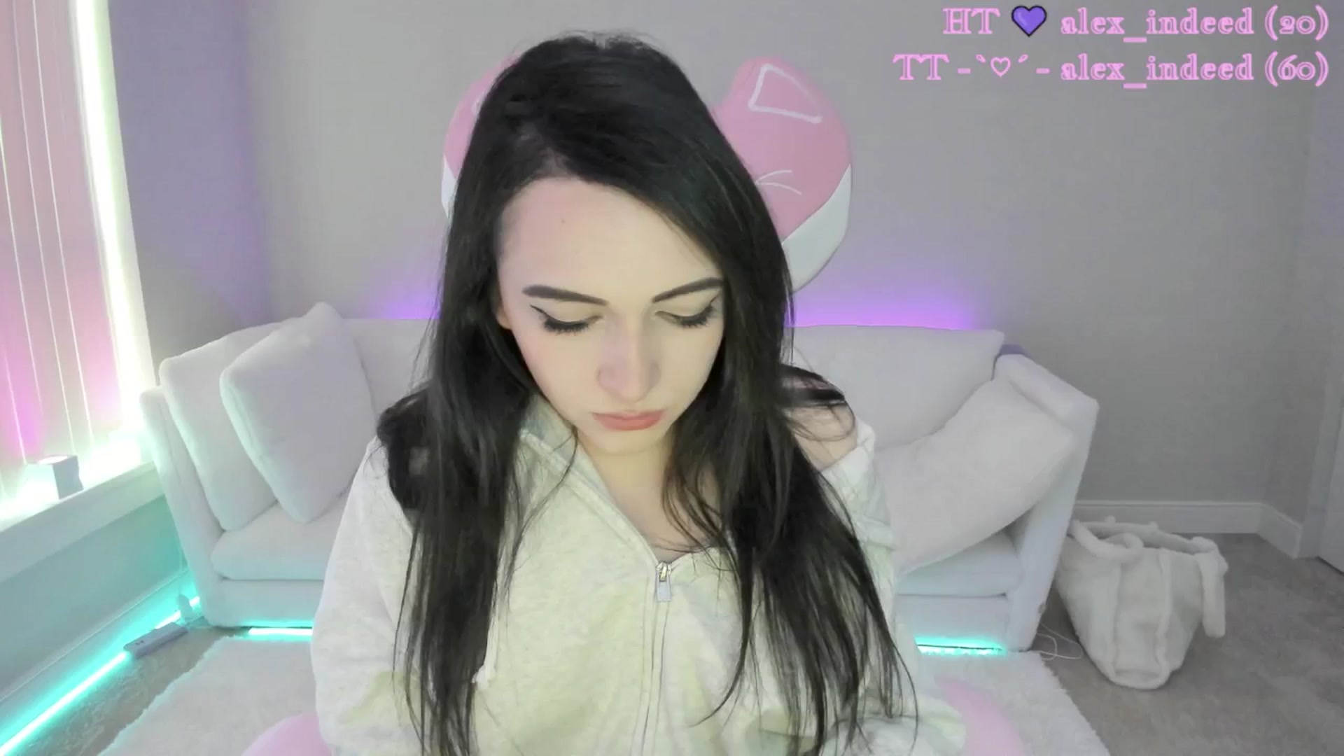 Gallery image thumbnail from LeighlaLove's myfreecams stream on, 05/10/2025, 18:29 image 3 of 20
