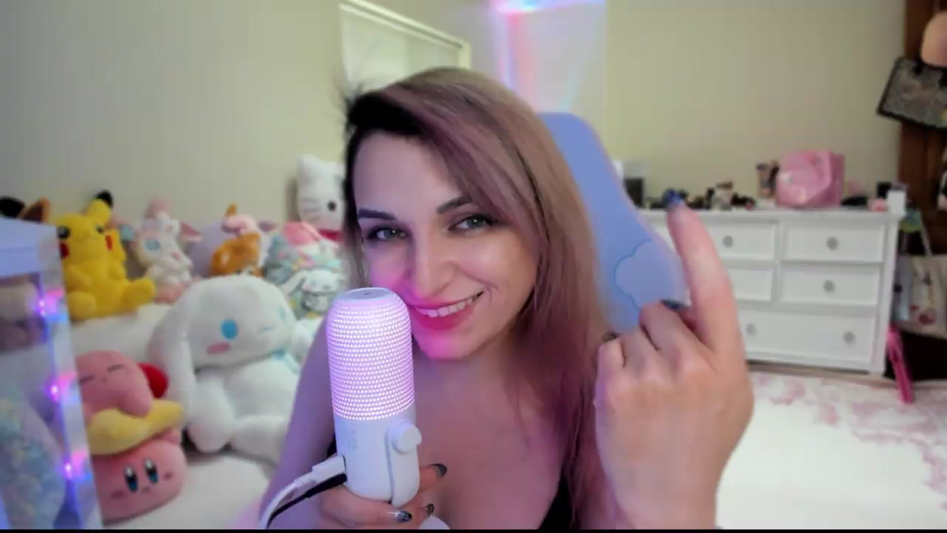Gallery image thumbnail from LeighlaLove's myfreecams stream on, 08/18/2026, 24:22 image 10 of 20
