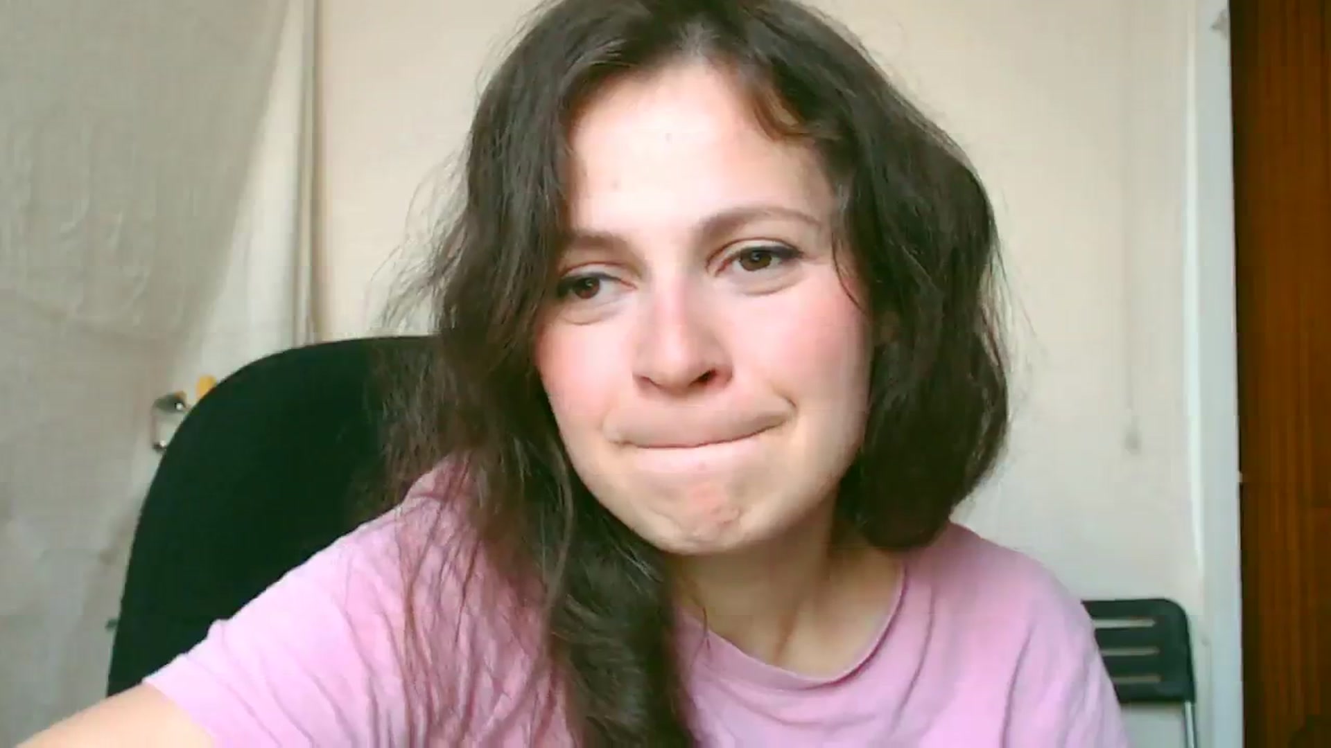 Gallery image thumbnail from LeilaLight's myfreecams stream on, 04/02/2024, 10:25 image 14 of 20