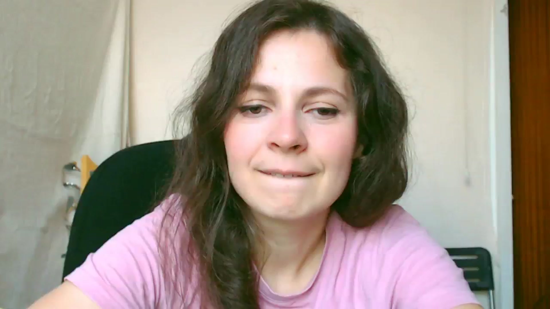Gallery image thumbnail from LeilaLight's myfreecams stream on, 04/02/2024, 10:25 image 13 of 20