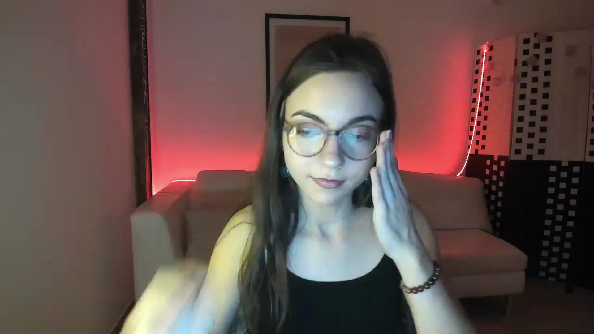 Gallery image thumbnail from Leilastar18's myfreecams stream on, 12/18/2022, 14:17 image 17 of 20