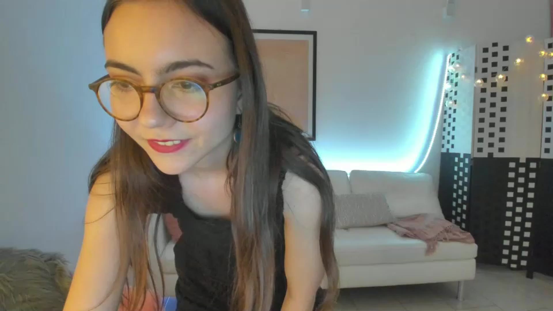 Gallery image thumbnail from Leilastar18's myfreecams stream on, 02/19/2023, 13:57 image 16 of 20