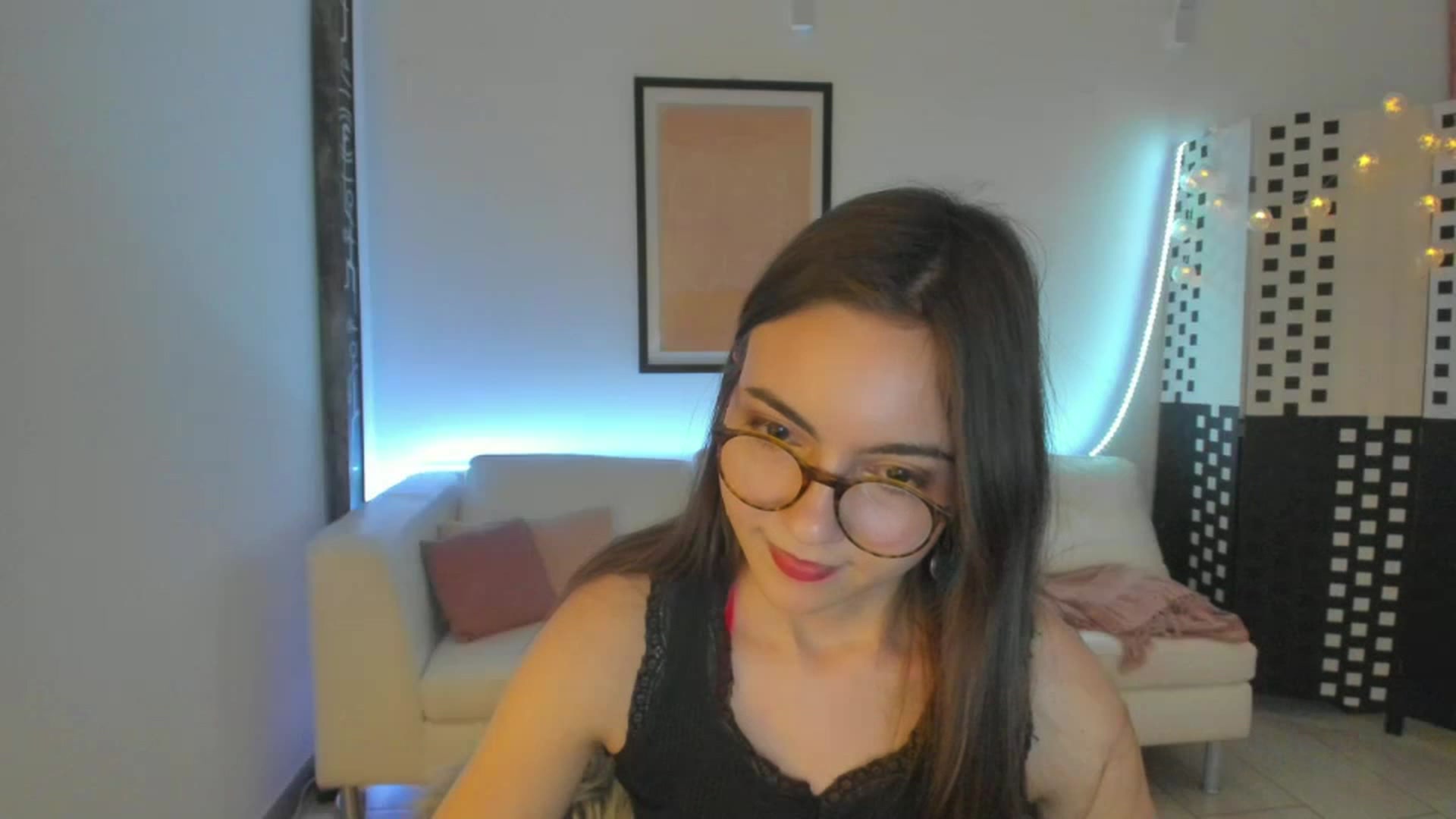 Gallery image thumbnail from Leilastar18's myfreecams stream on, 02/19/2023, 13:57 image 20 of 20