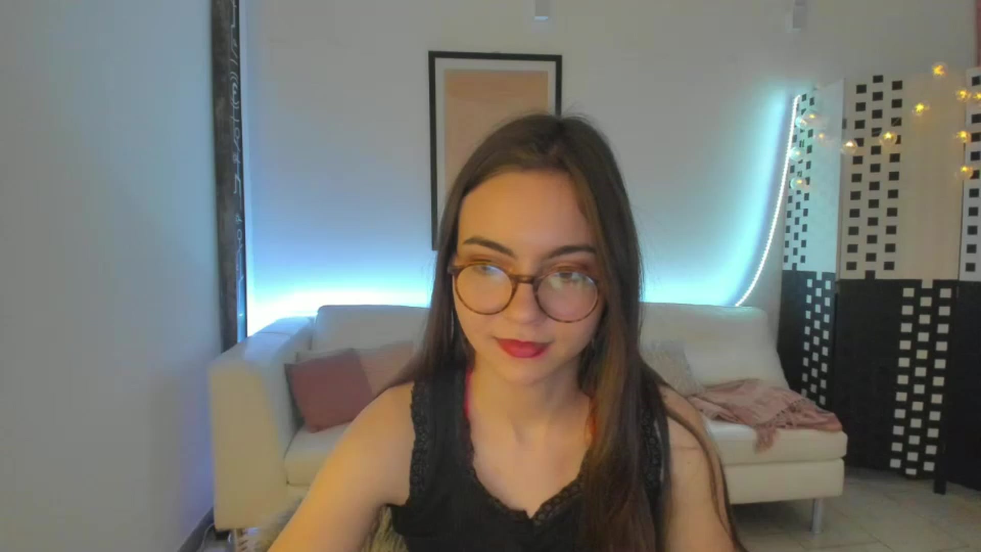 Gallery image thumbnail from Leilastar18's myfreecams stream on, 02/19/2023, 13:57 image 13 of 20