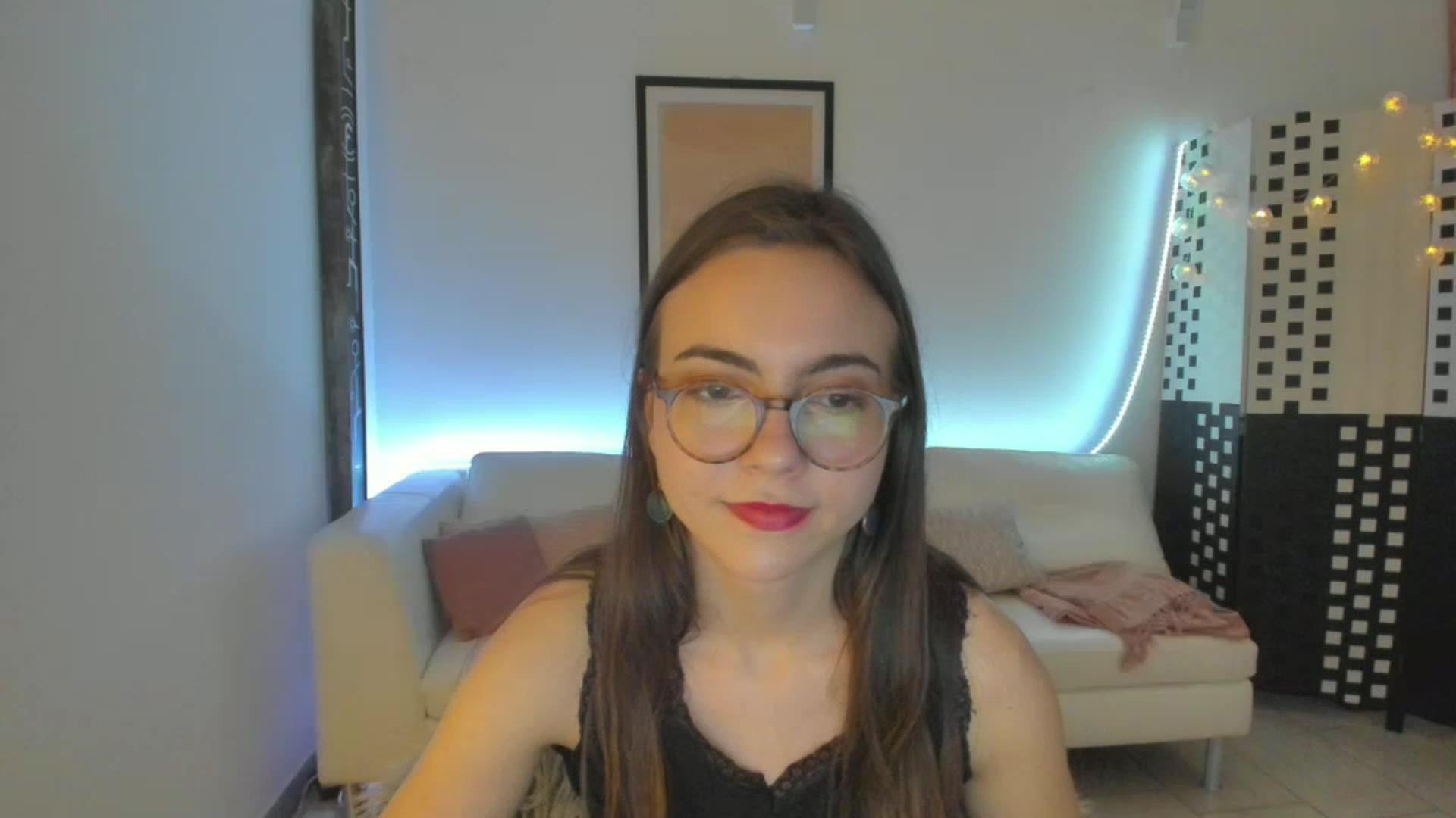 Gallery image thumbnail from Leilastar18's myfreecams stream on, 02/19/2023, 13:57 image 15 of 20