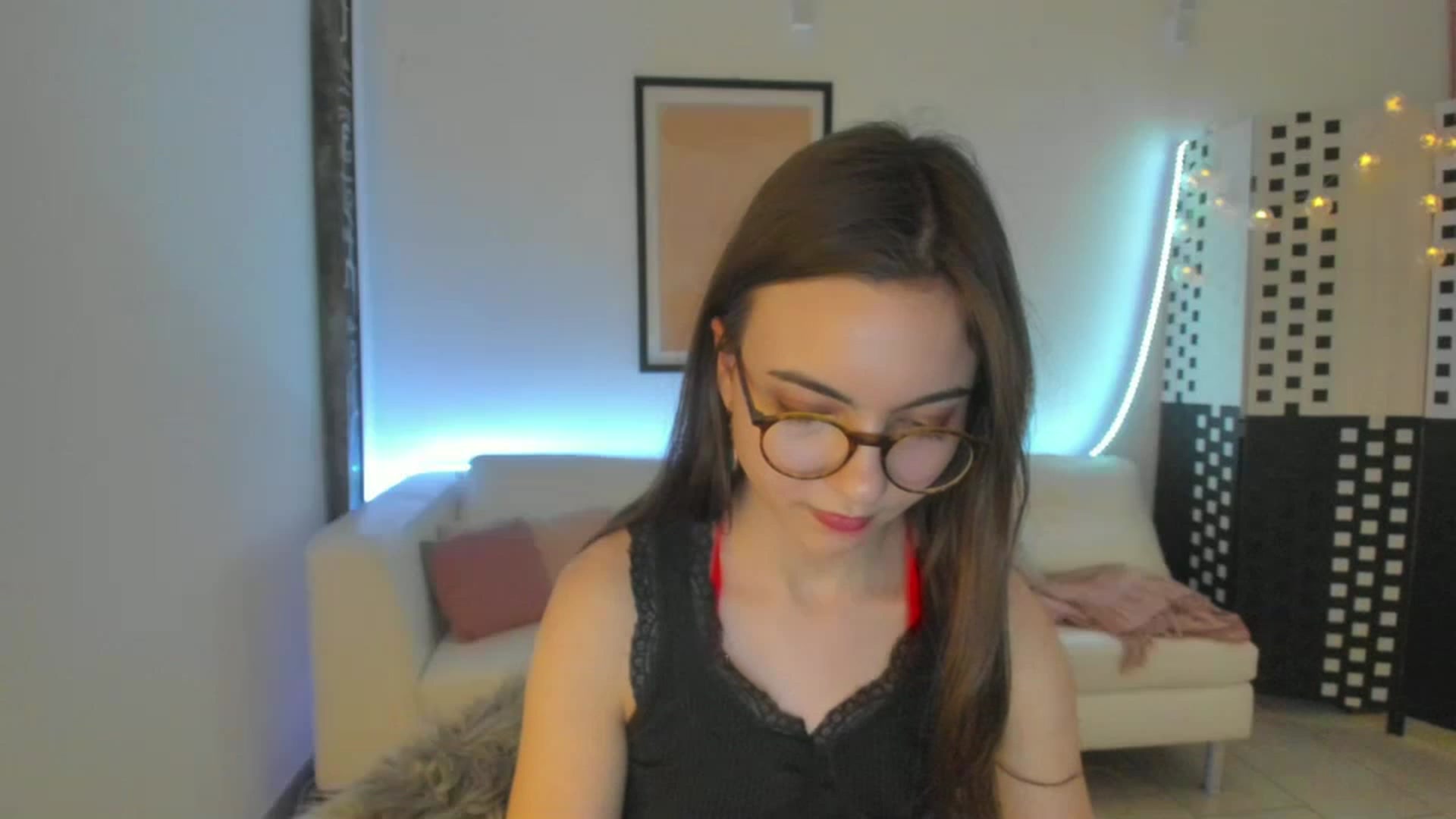 Gallery image thumbnail from Leilastar18's myfreecams stream on, 02/19/2023, 13:57 image 11 of 20