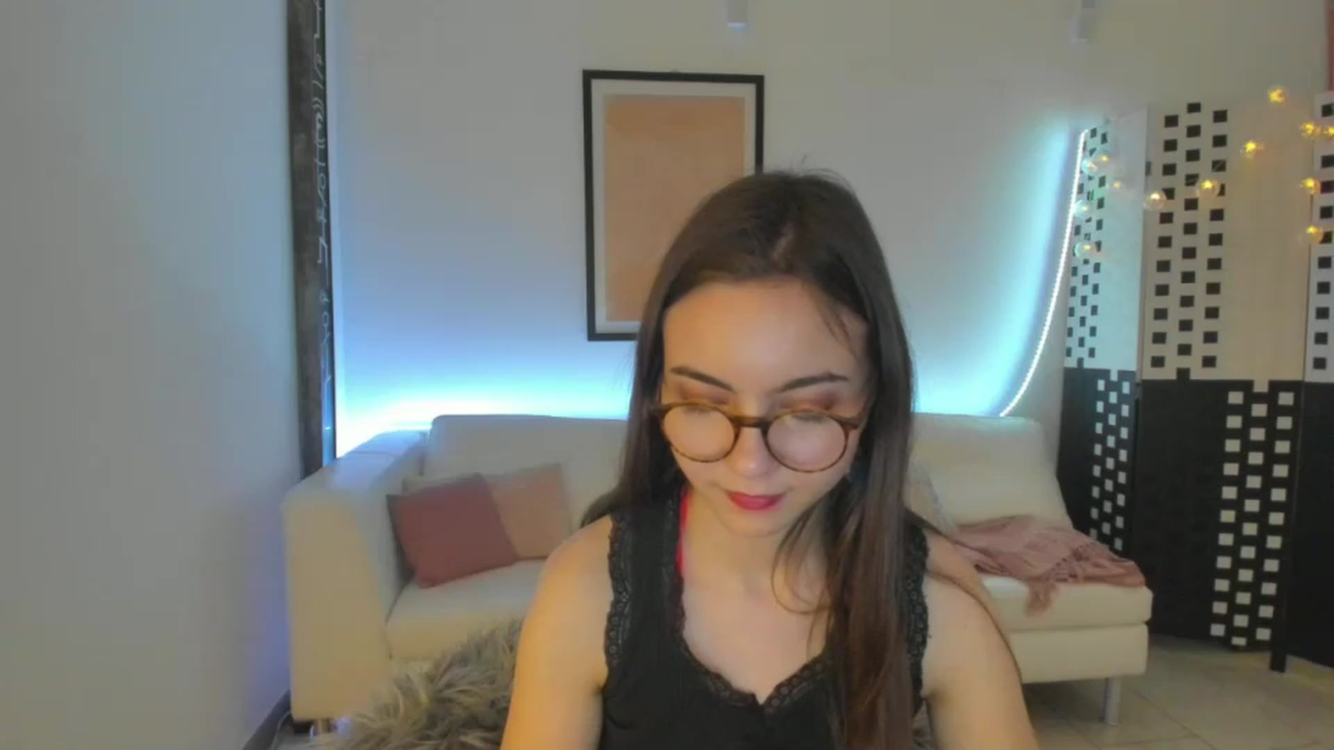 Gallery image thumbnail from Leilastar18's myfreecams stream on, 02/19/2023, 13:57 image 8 of 20
