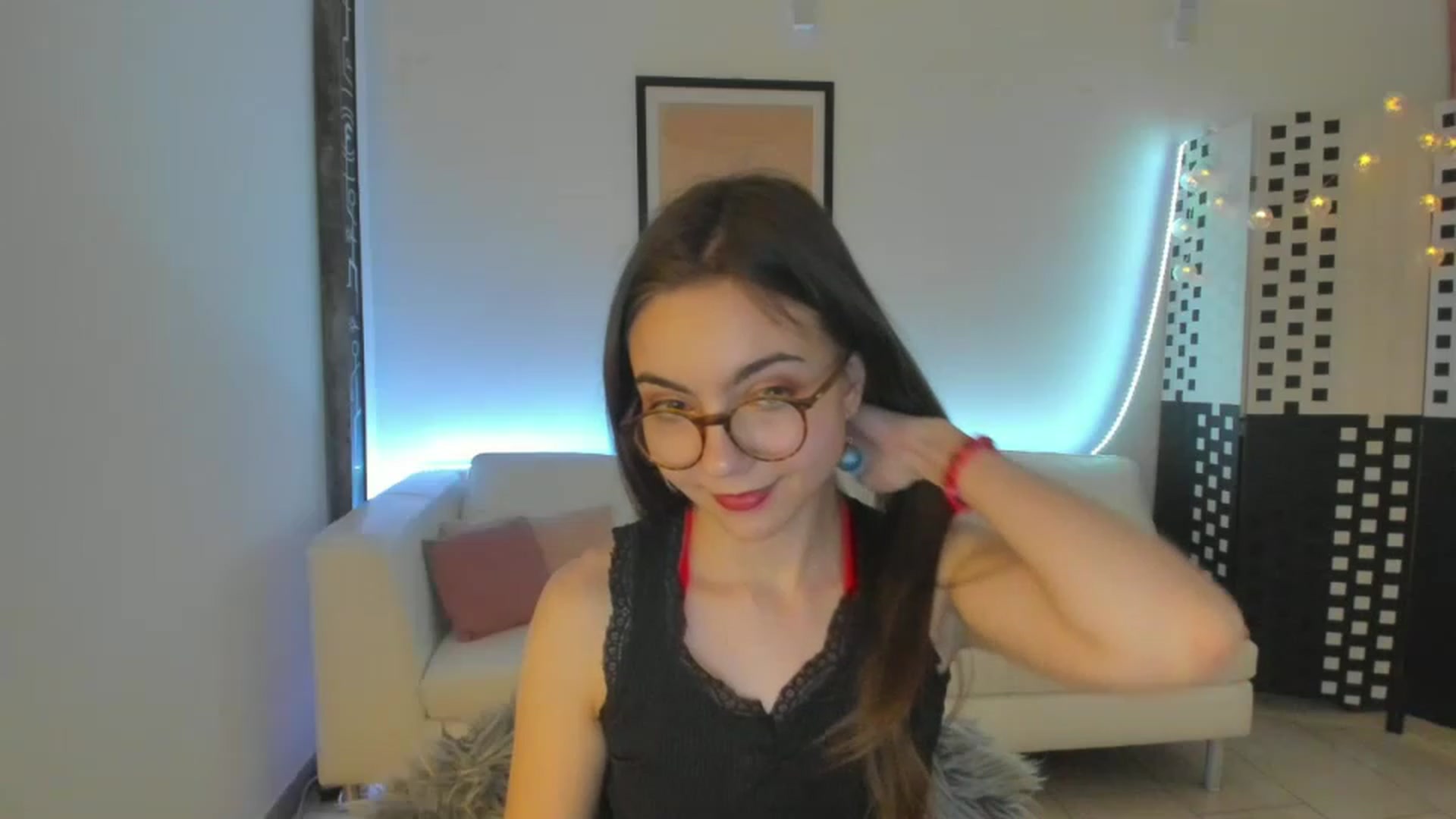 Gallery image thumbnail from Leilastar18's myfreecams stream on, 02/19/2023, 13:57 image 10 of 20