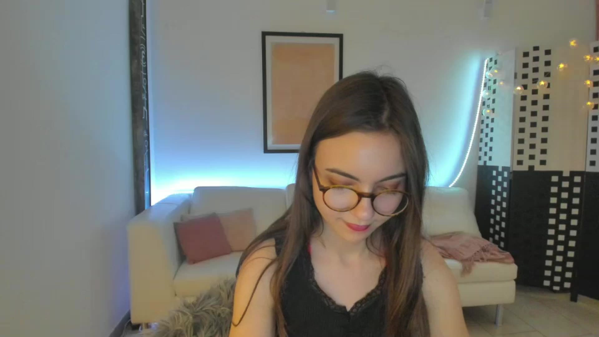 Gallery image thumbnail from Leilastar18's myfreecams stream on, 02/19/2023, 13:57 image 3 of 20