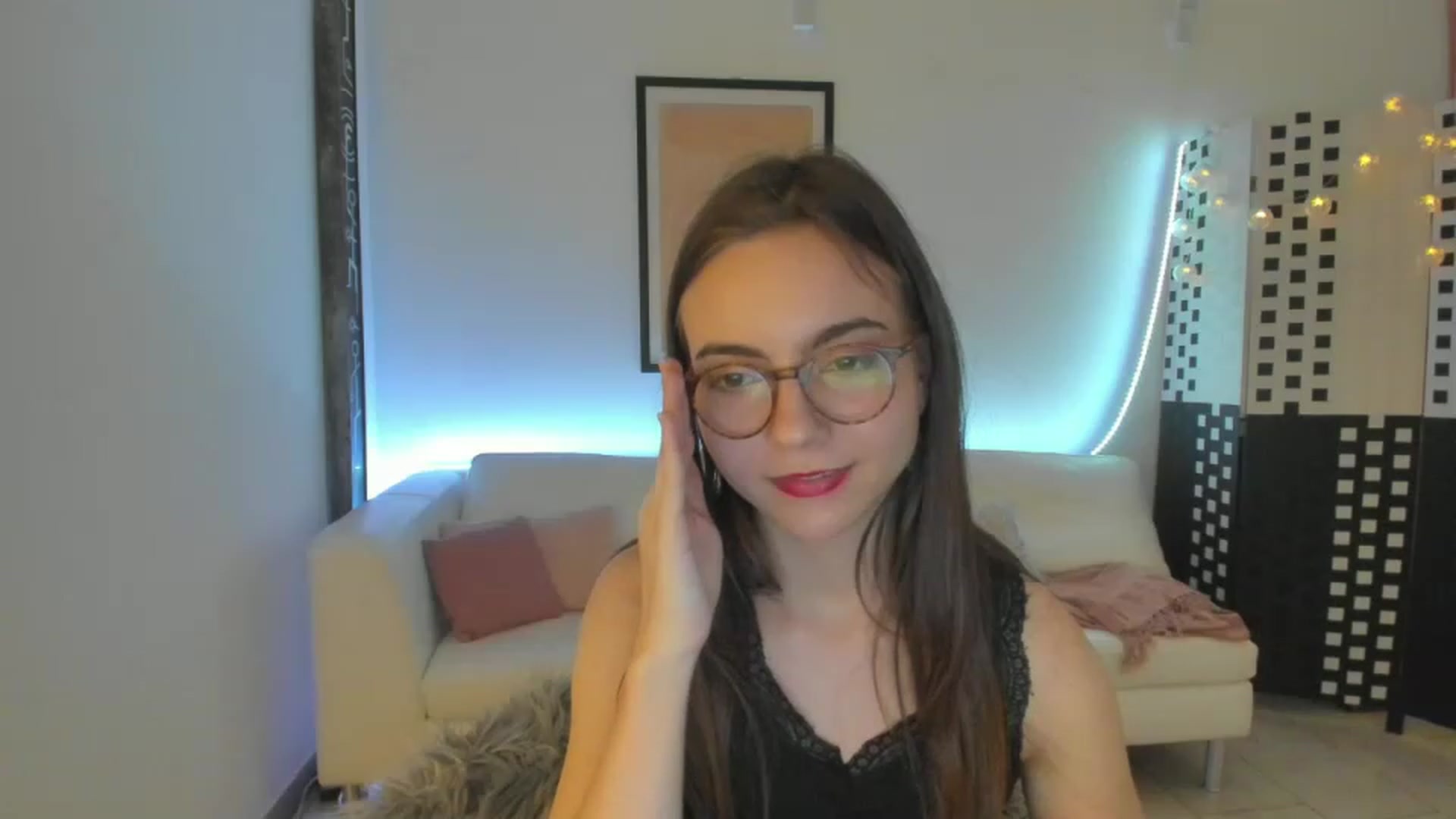 Gallery image thumbnail from Leilastar18's myfreecams stream on, 02/19/2023, 13:57 image 6 of 20