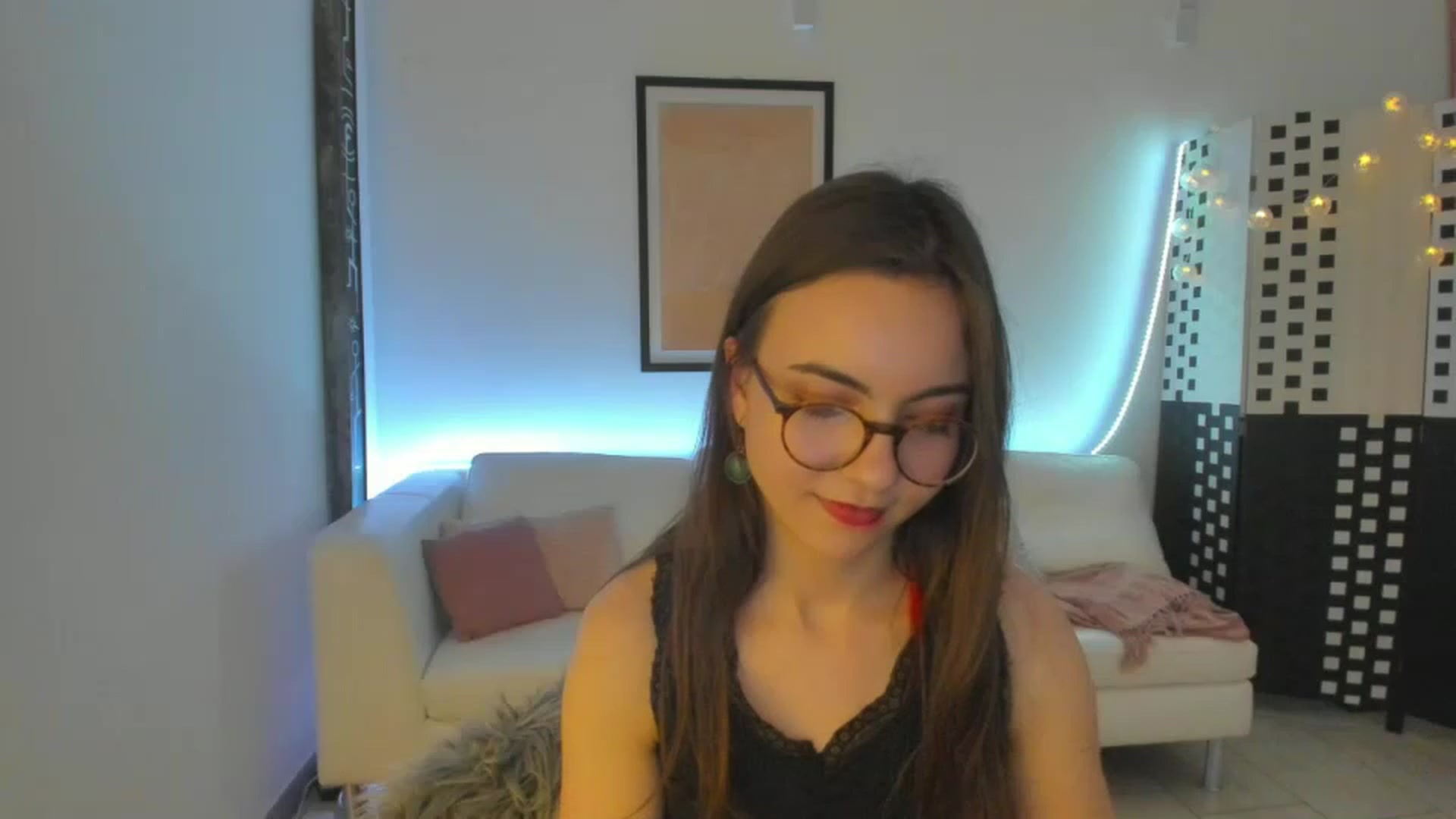 Gallery image thumbnail from Leilastar18's myfreecams stream on, 02/19/2023, 13:57 image 14 of 20