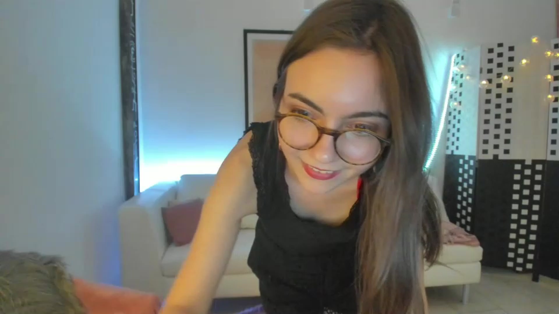 Gallery image thumbnail from Leilastar18's myfreecams stream on, 02/19/2023, 13:57 image 17 of 20