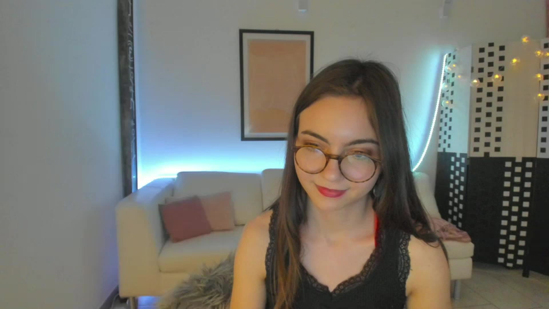 Gallery image thumbnail from Leilastar18's myfreecams stream on, 02/19/2023, 13:57 image 19 of 20