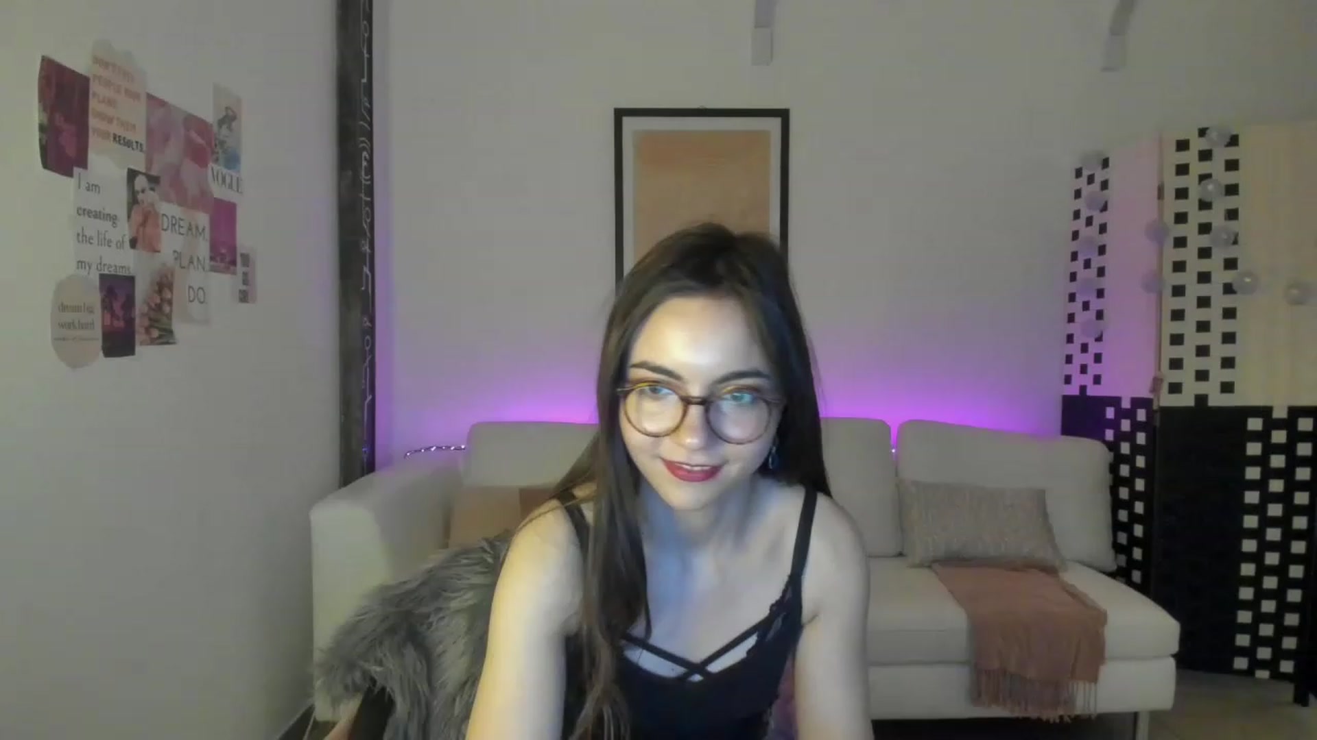 Gallery image thumbnail from Leilastar18's myfreecams stream on, 03/12/2023, 13:48 image 2 of 20