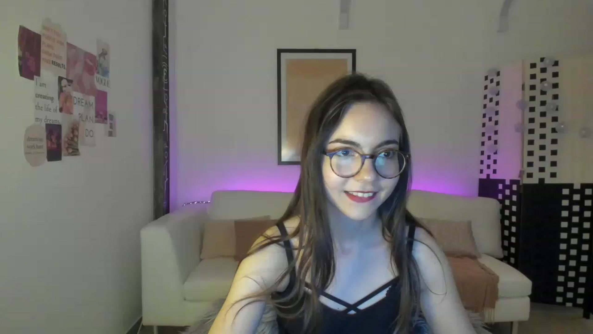 Gallery image thumbnail from Leilastar18's myfreecams stream on, 03/12/2023, 13:48 image 6 of 20