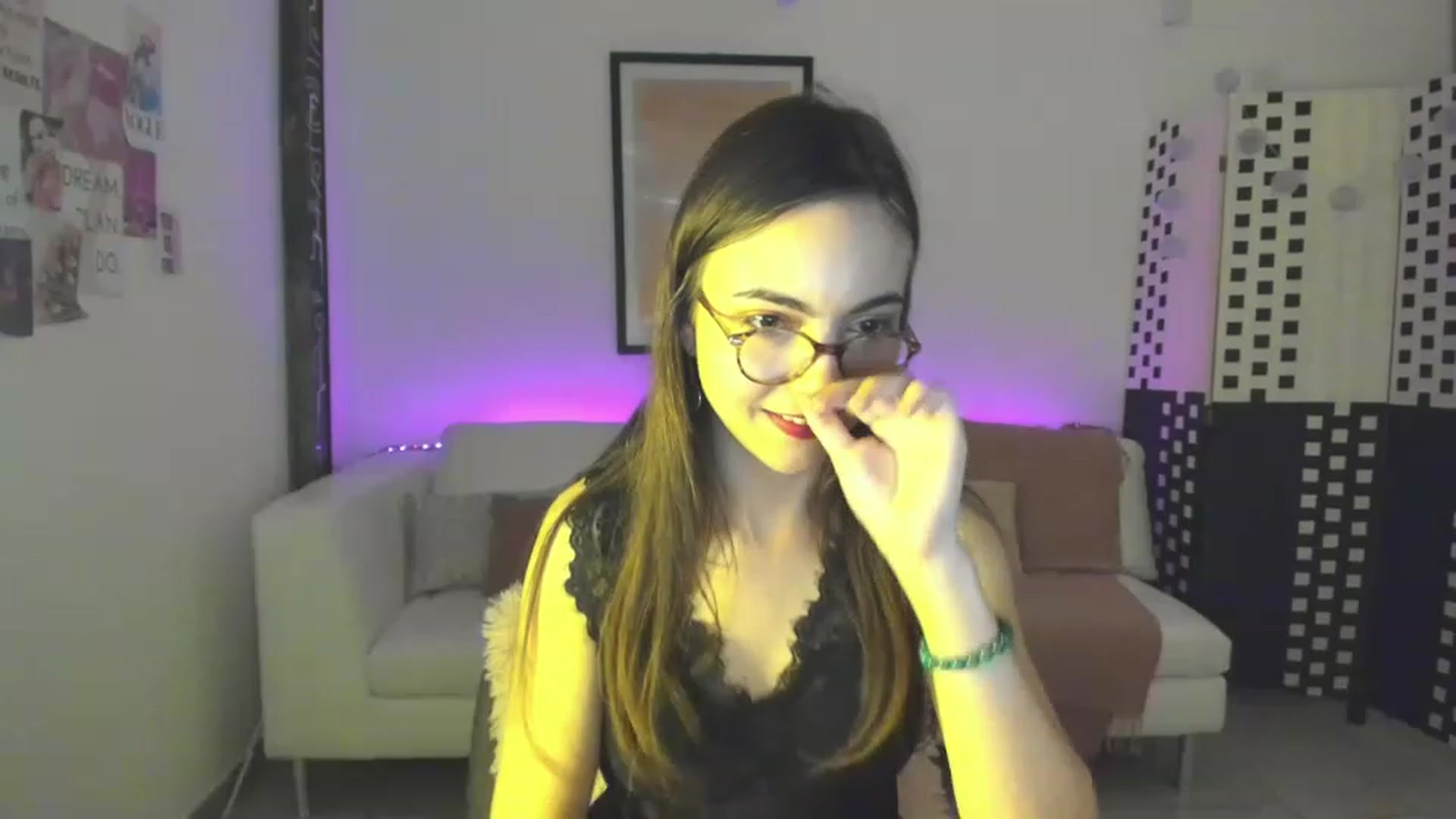 Gallery image thumbnail from Leilastar18's myfreecams stream on, 04/16/2023, 11:26 image 9 of 20