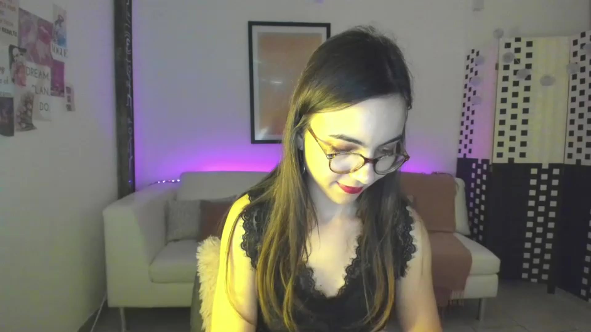 Gallery image thumbnail from Leilastar18's myfreecams stream on, 04/16/2023, 11:26 image 6 of 20