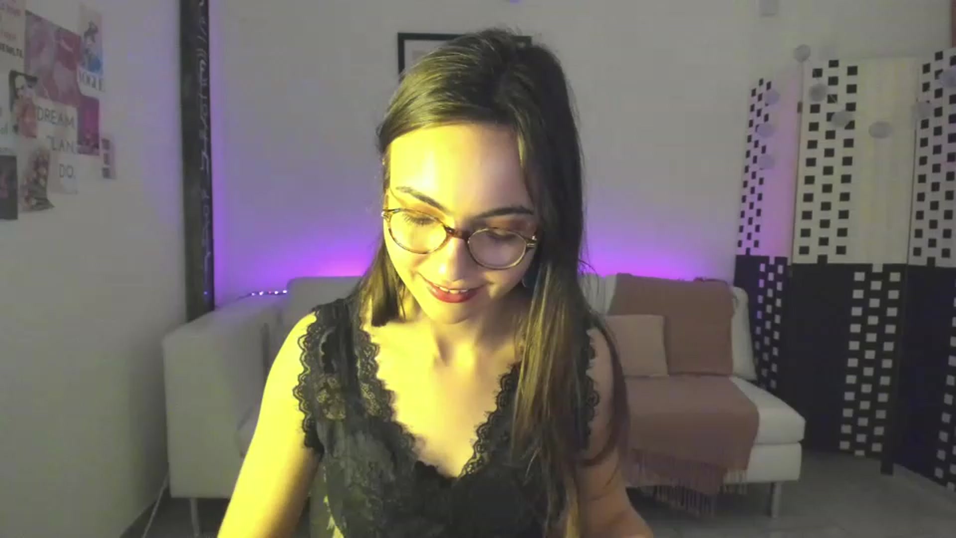 Gallery image thumbnail from Leilastar18's myfreecams stream on, 04/16/2023, 11:55 image 14 of 20