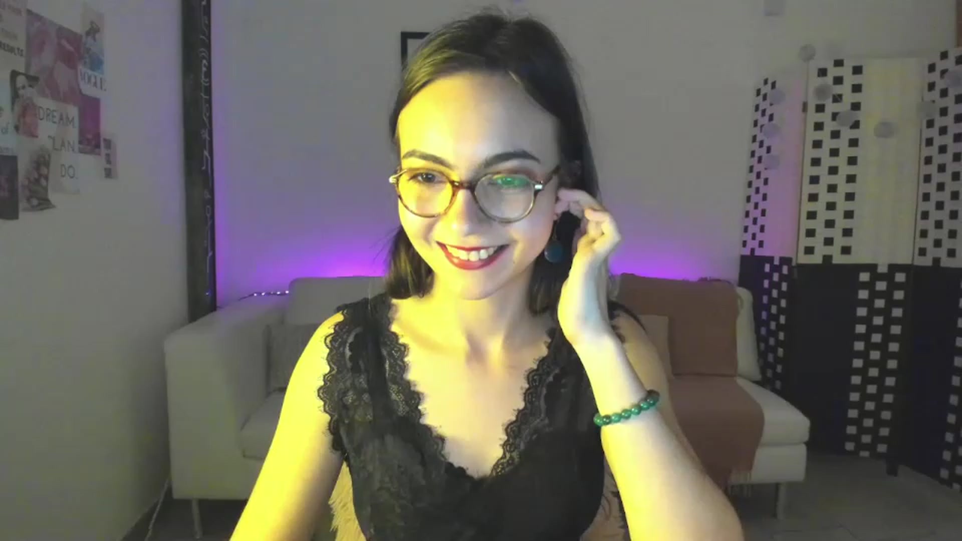 Gallery image thumbnail from Leilastar18's myfreecams stream on, 04/16/2023, 11:55 image 11 of 20